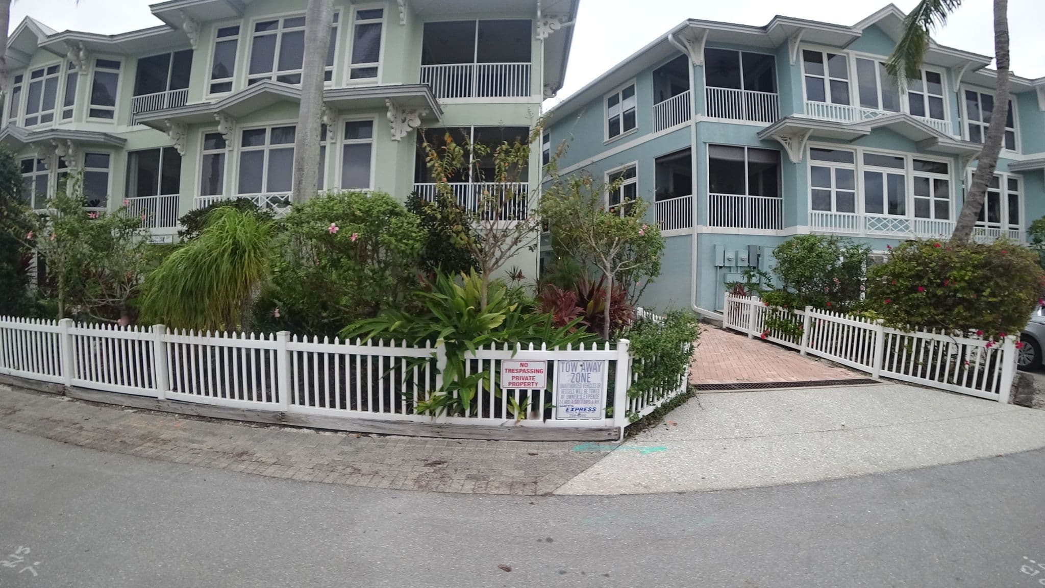 Street view near Old Bridge Village, Bradenton Beach — © jpace (CC BY-SA · Mapillary)