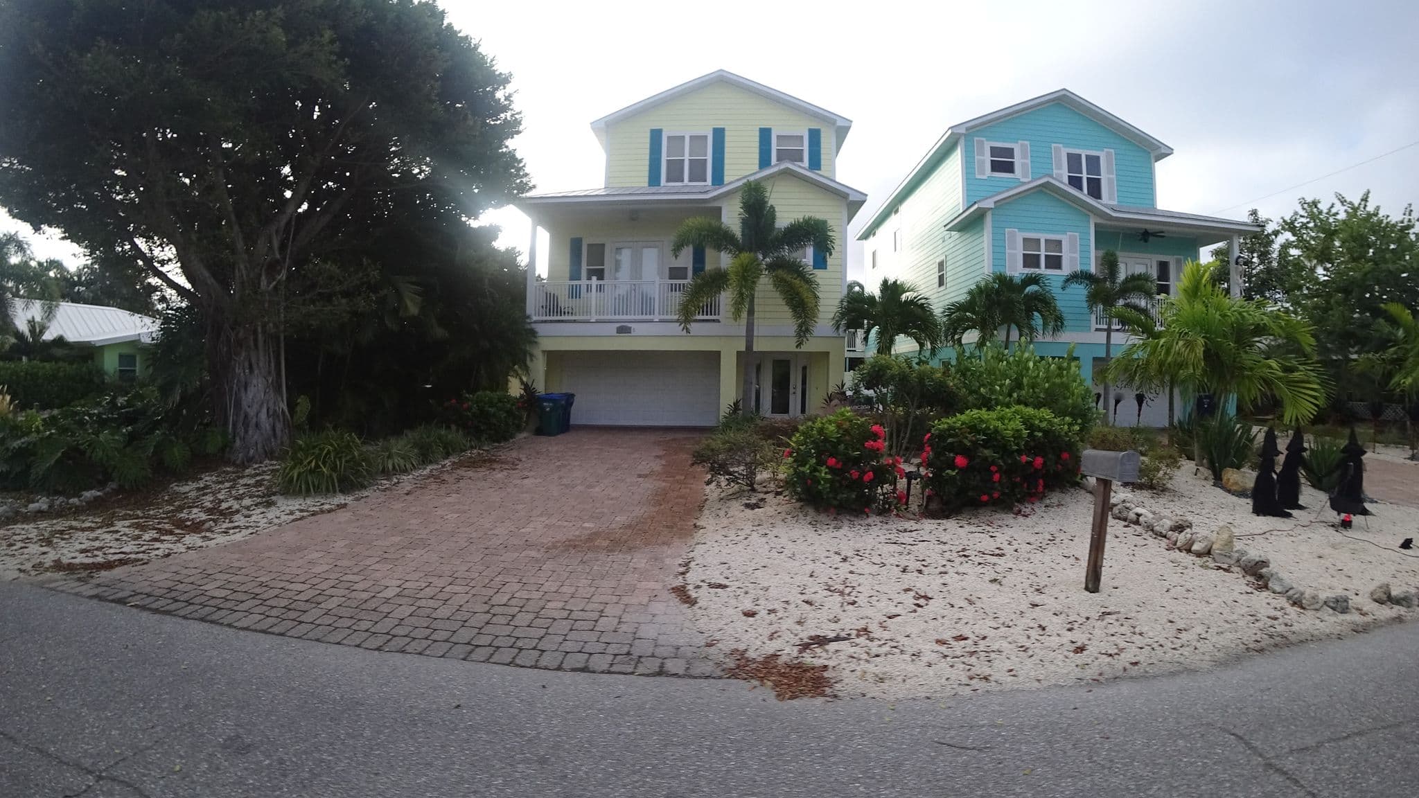 Street view near Anna Maria Island Resort, Holmes Beach — © jpace (CC BY-SA · Mapillary)