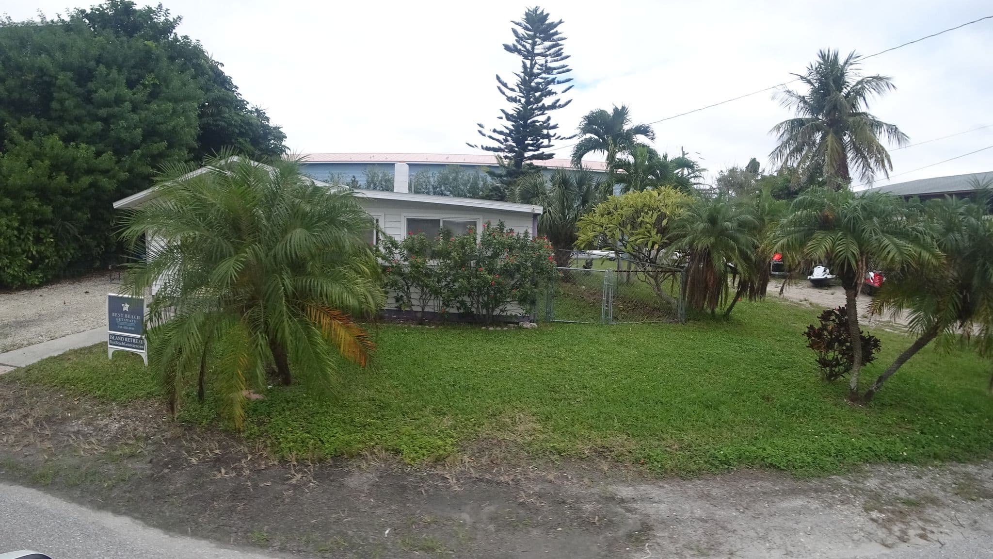 Street view near Silver Surf Gulf Beach Resort, Bradenton Beach — © jpace (CC BY-SA · Mapillary)