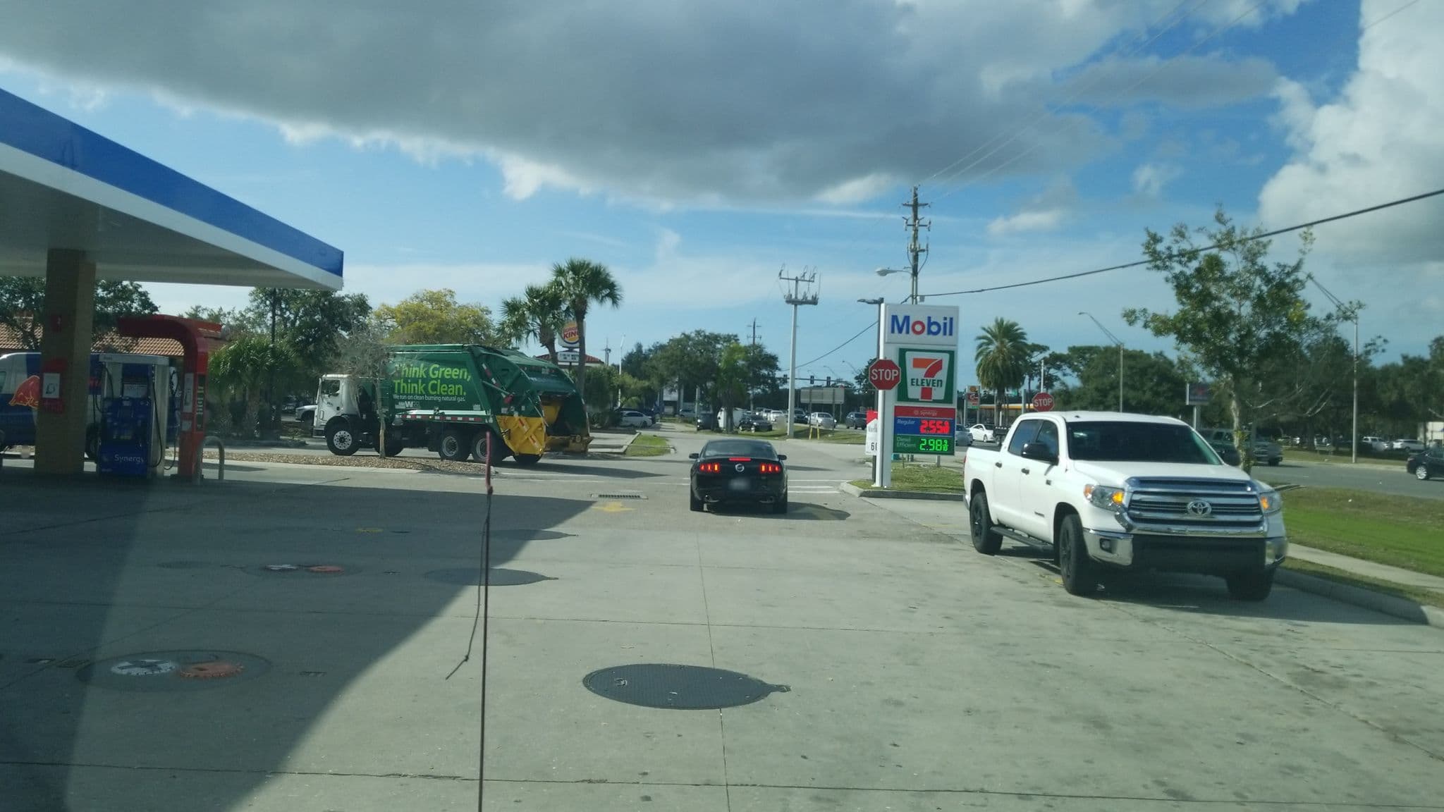 Street view near Outer Space, Bee Ridge — © jbthemilker (CC BY-SA · Mapillary)