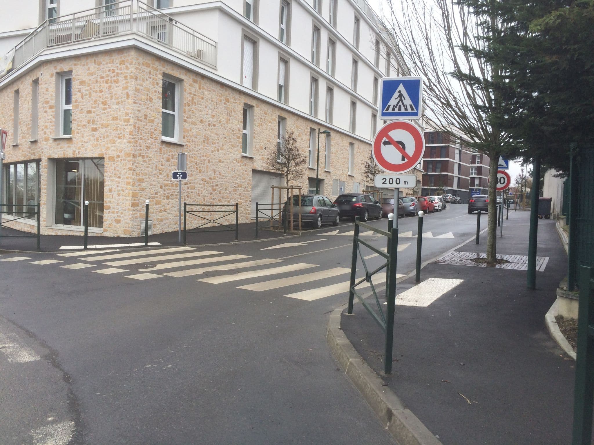 Street view near All Suites Appart Hotel, Palaiseau — © josmougn (CC BY-SA · Mapillary)