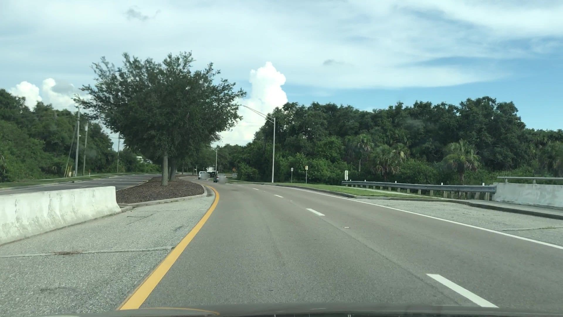 Street view near Overpass 420, Venice Gardens — © lvl5 (CC BY-SA · Mapillary)