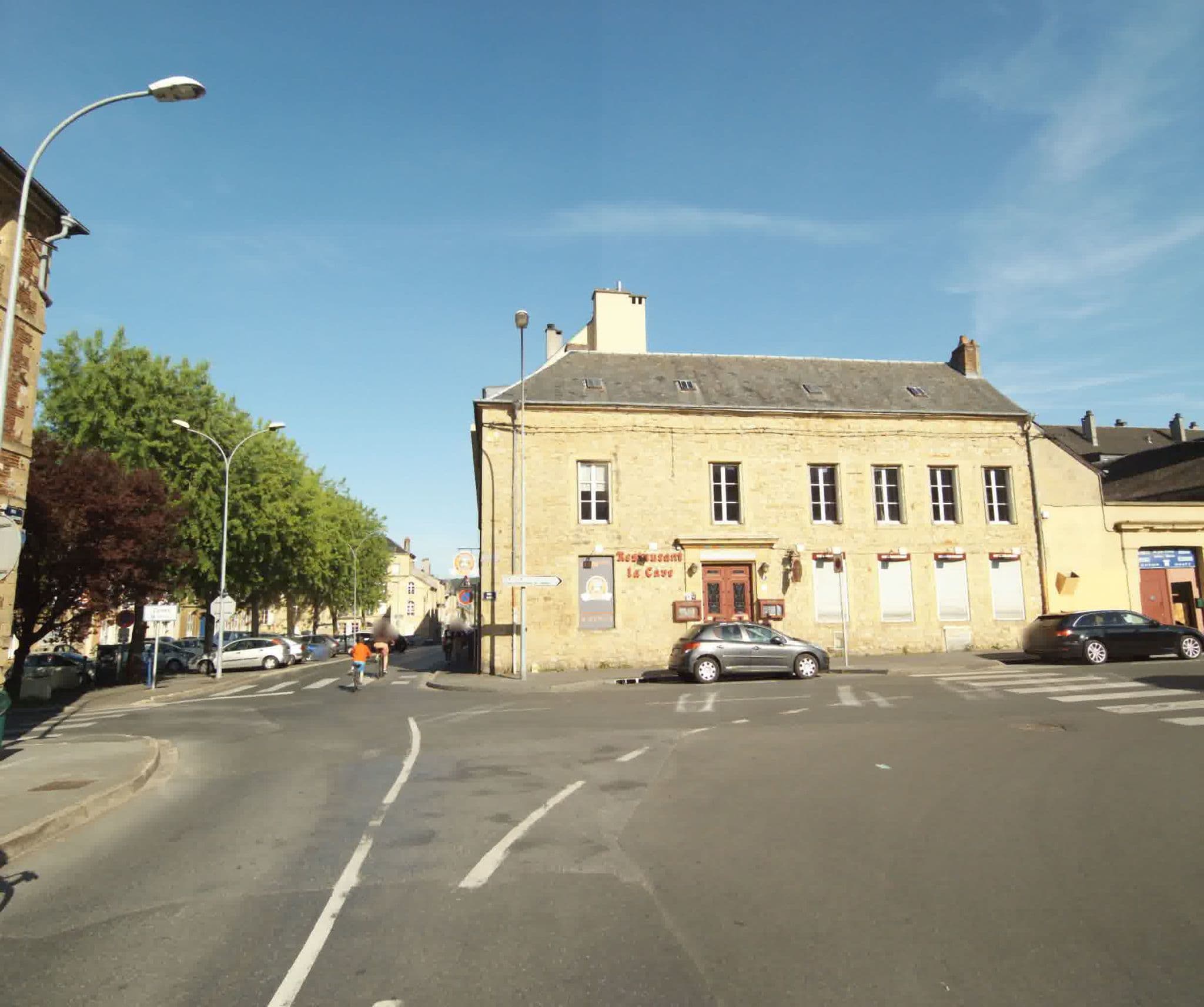 Street view near La Grande-Ourse, Charleville-Mézières — © sogefi (CC BY-SA · Mapillary)