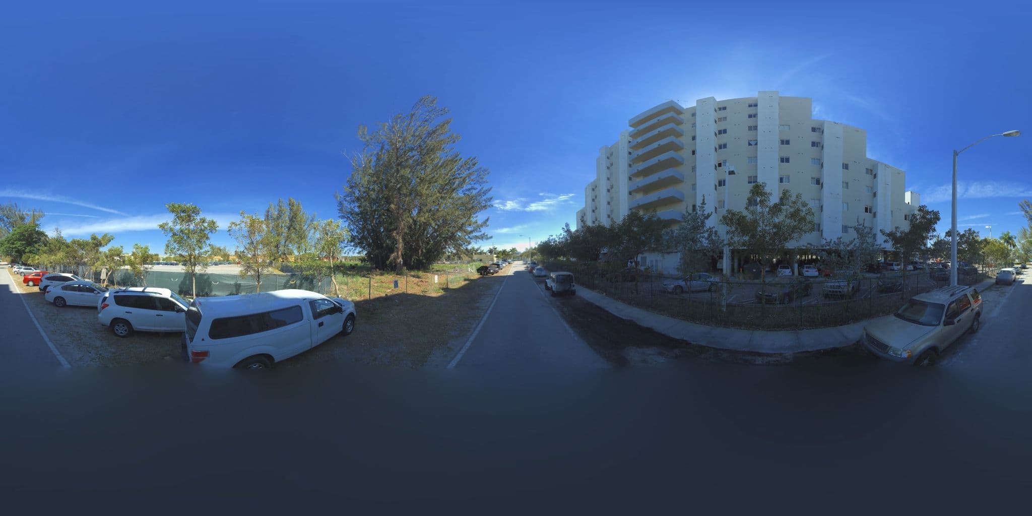 Street view near EuroSuites Hotel and Residences, Fountainebleau — © microsoft (CC BY-SA · Mapillary)