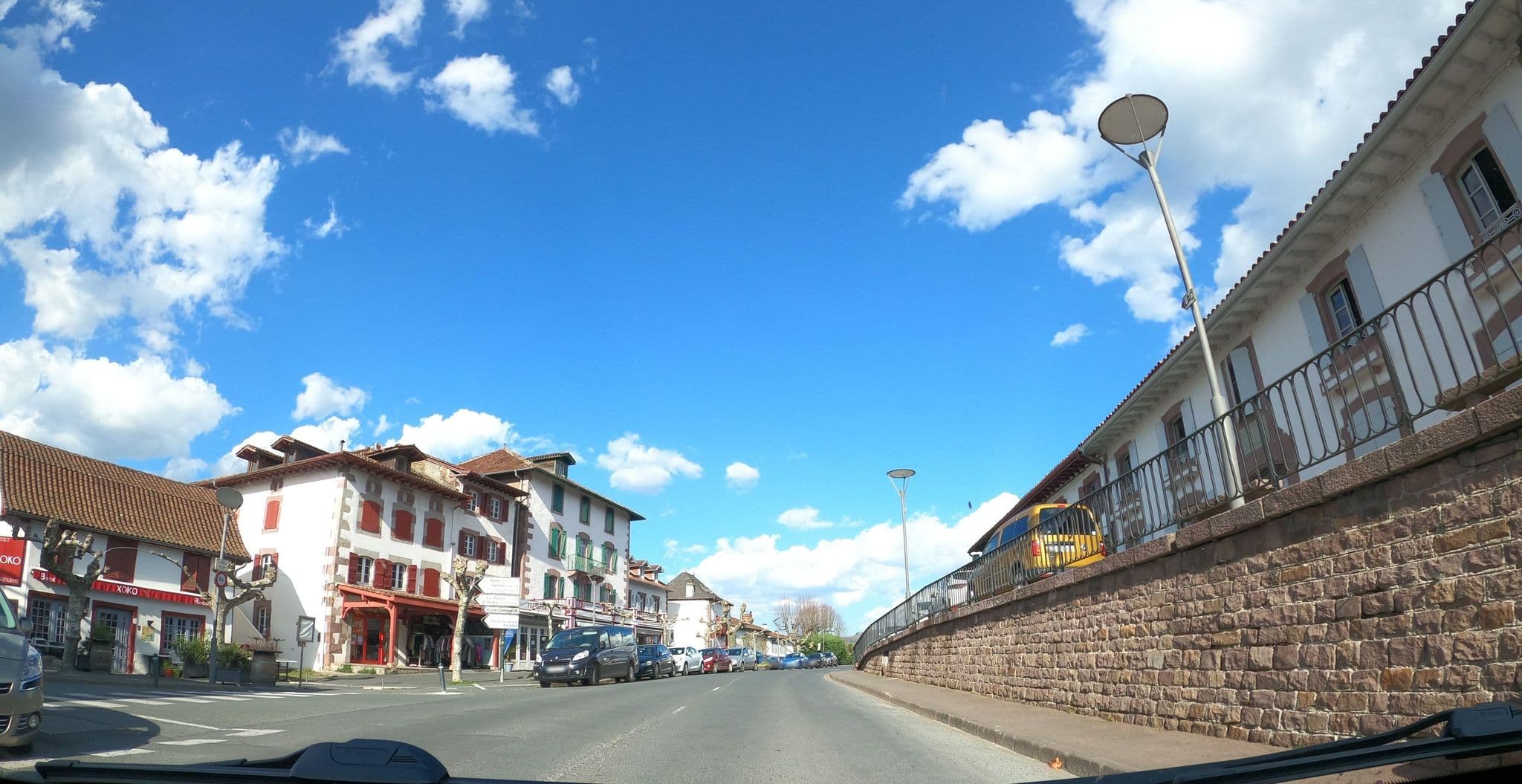 Street view near La vita è bella, Saint-Jean-Pied-de-Port — © patchanka (CC BY-SA · Mapillary)