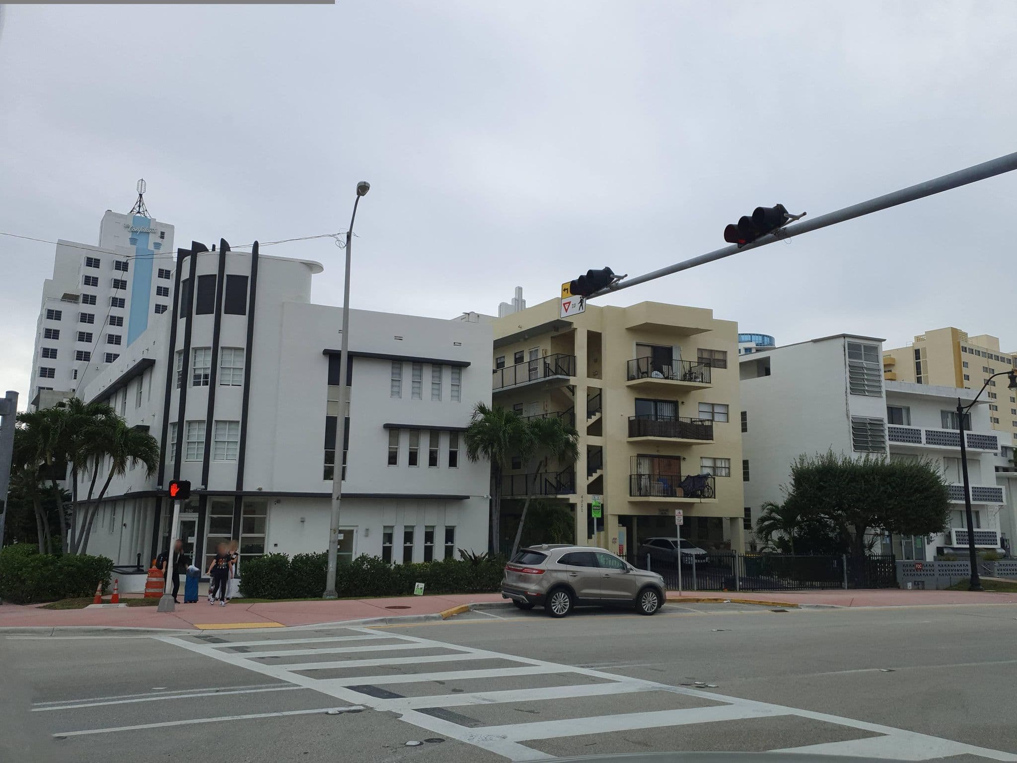 Street view near Sinistro Hotel, Miami Beach — © teddy73 (CC BY-SA · Mapillary)