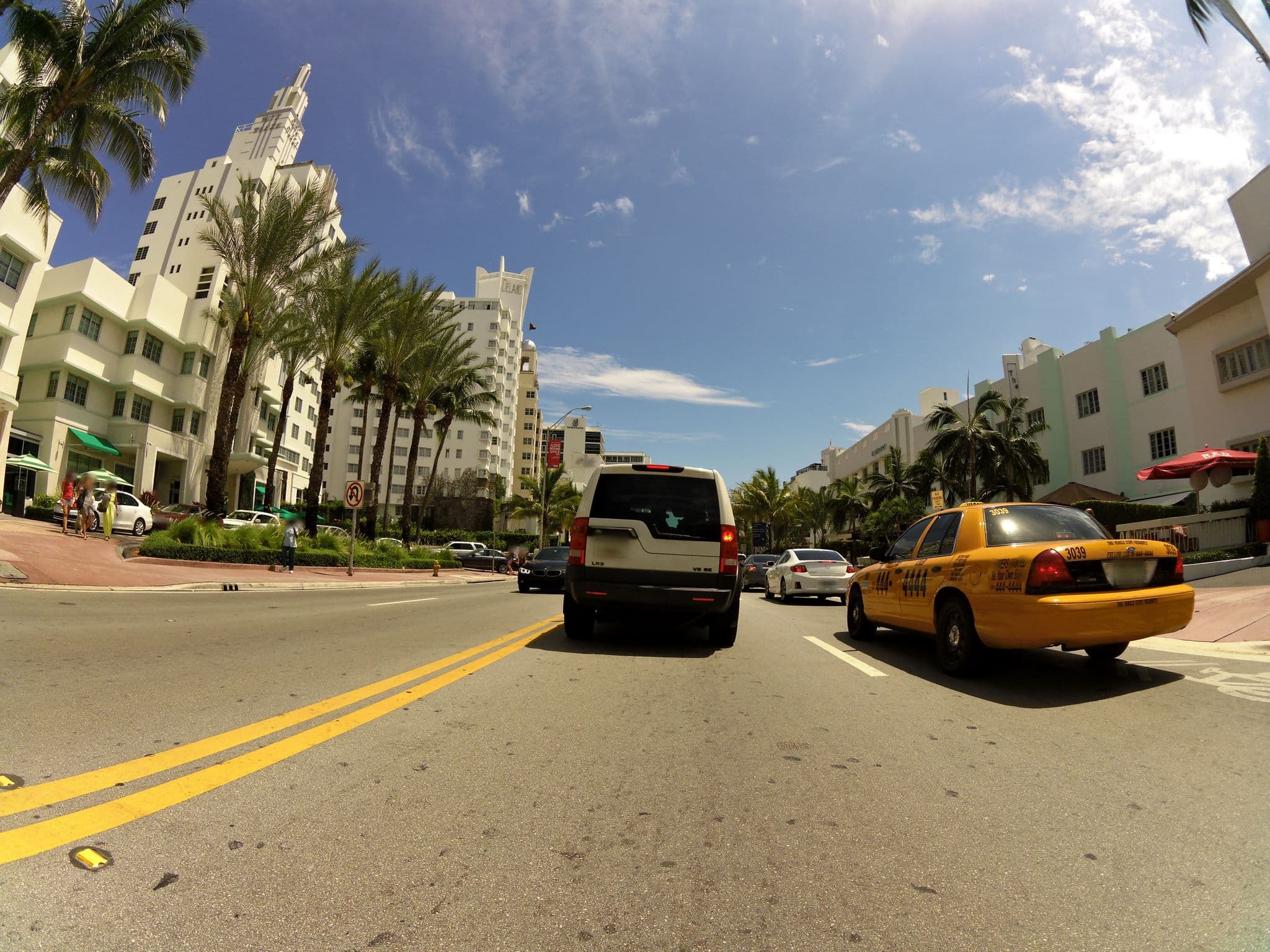 Street view near Dorset Rooftop Pool, Miami Beach — © jlevente (CC BY-SA · Mapillary)