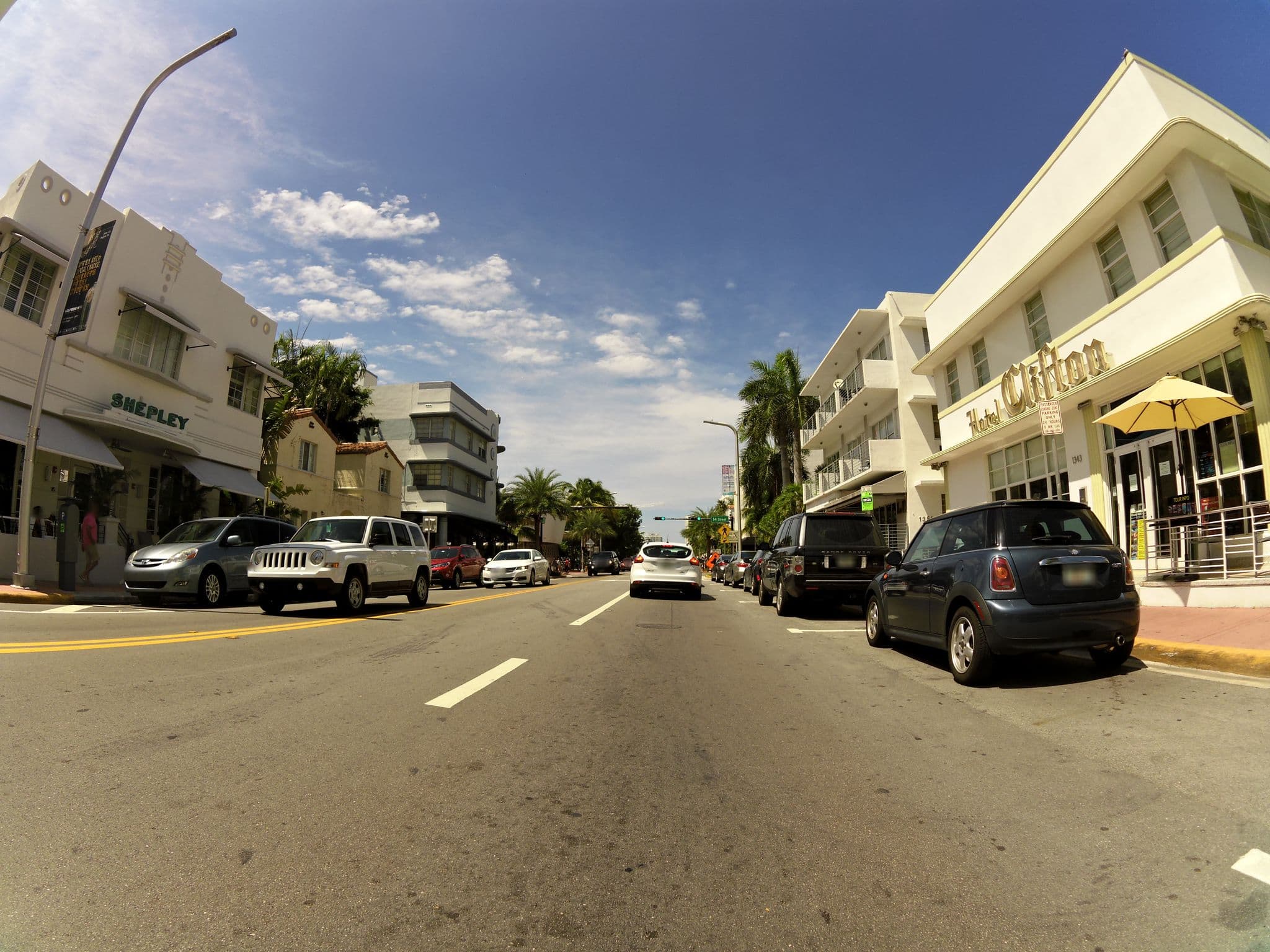 Street view near Beachcomber Hotel, Miami Beach — © jlevente (CC BY-SA · Mapillary)