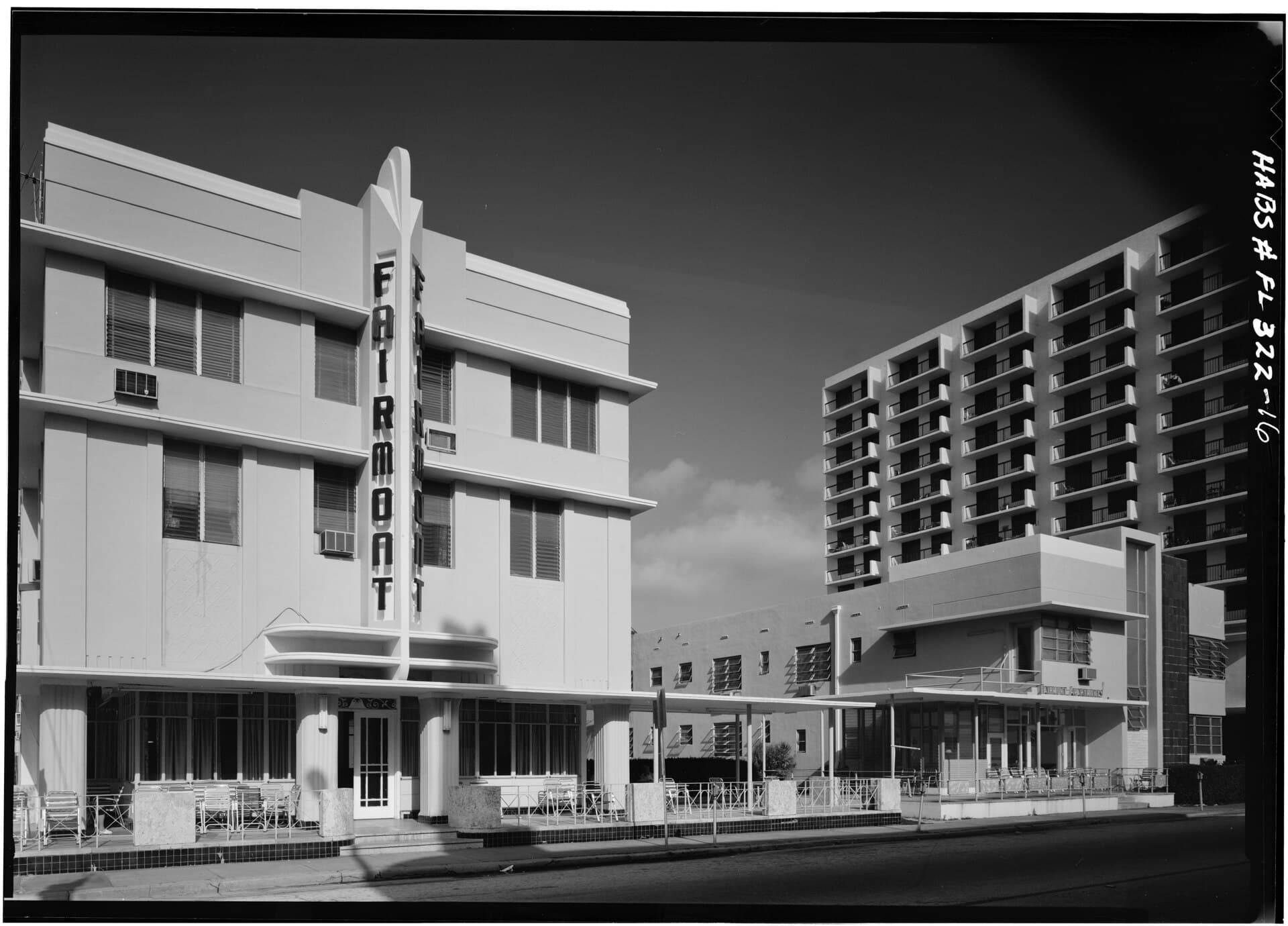 Fairwind Hotel (via Wikimedia Commons, Public domain)