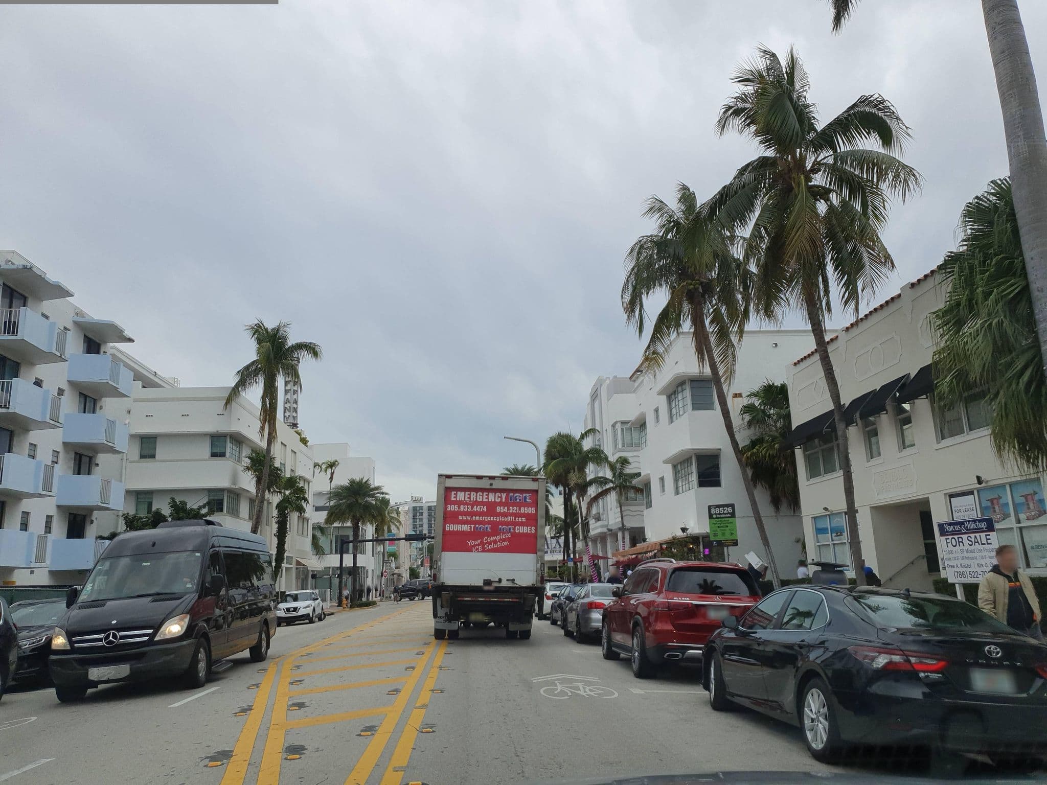 Street view near Hotel Leon Miami Beach, Miami Beach — © teddy73 (CC BY-SA · Mapillary)