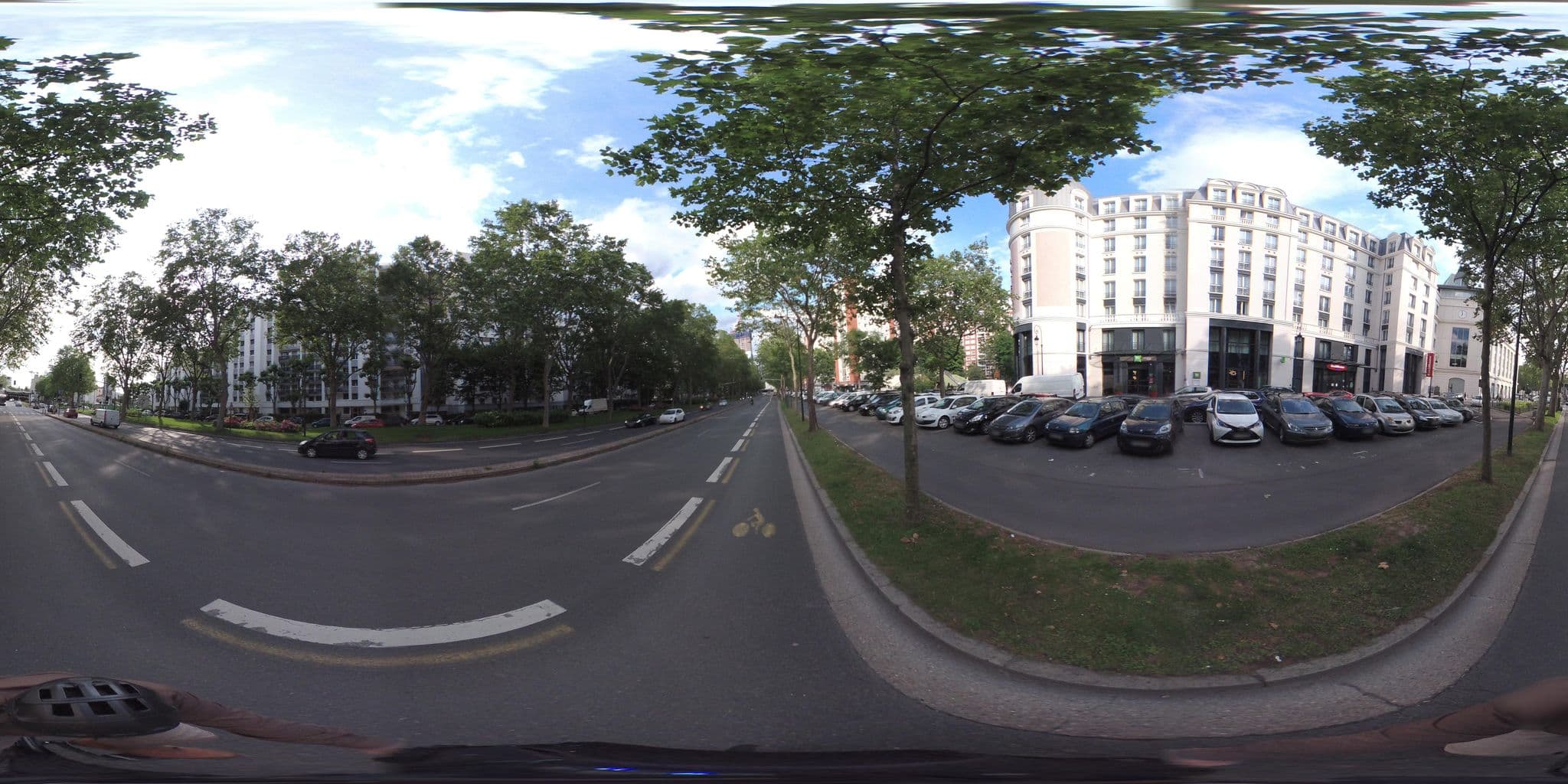 Street view near Ibis Styles Puteaux Paris La Défense, Puteaux — © geovelo (CC BY-SA · Mapillary)