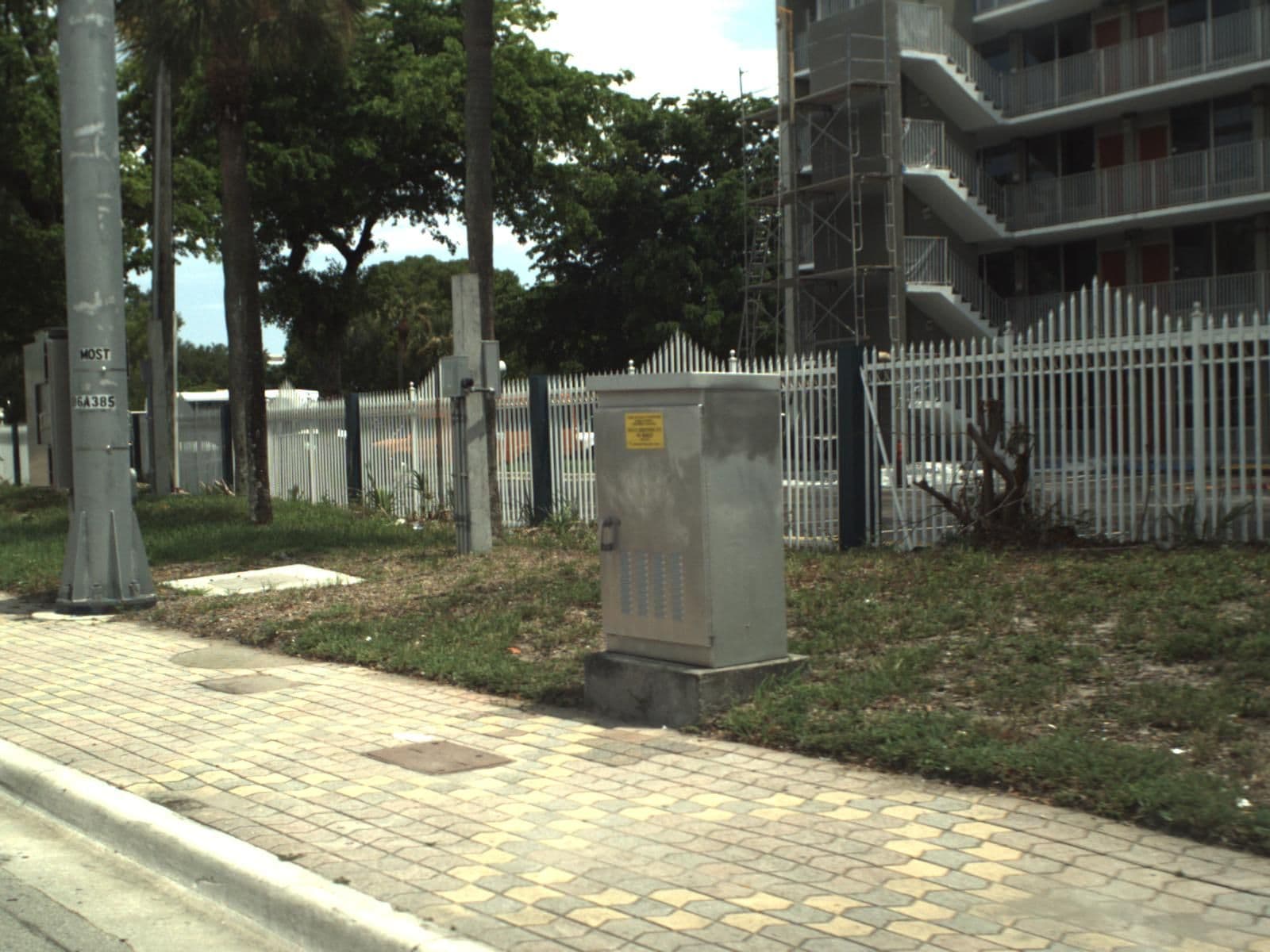 Street view near Days Inn Pool, Boulevard Gardens — © fdot_vl (CC BY-SA · Mapillary)