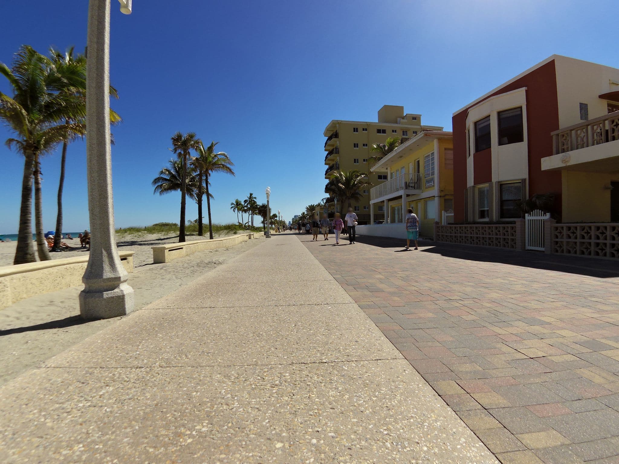 Street view near ocean side, Dania Beach — © jlevente (CC BY-SA · Mapillary)