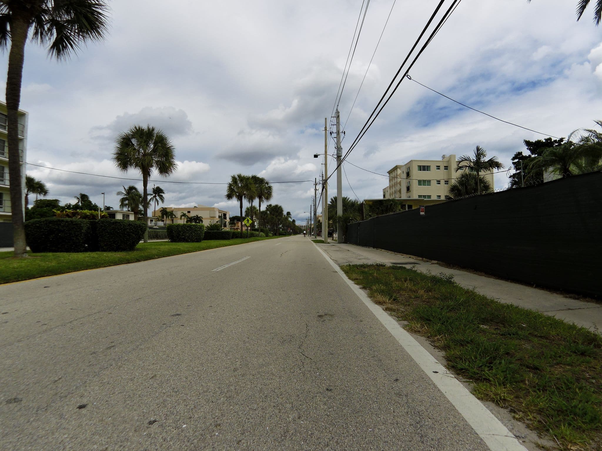 Street view near Villa Caprice Hotel, Lauderdale-by-the-Sea — © jlevente (CC BY-SA · Mapillary)