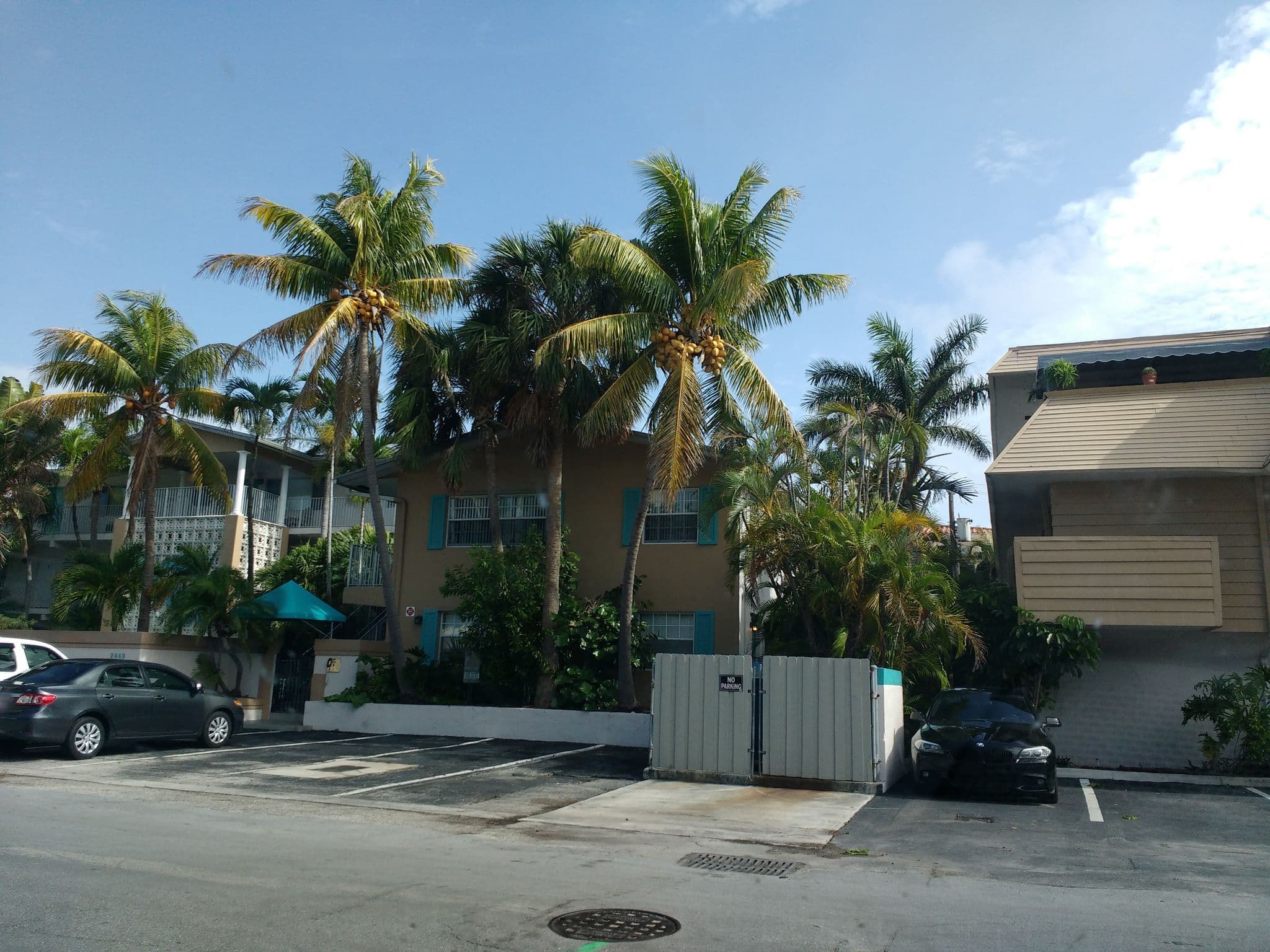 Street view near Beach Mamma Snowballs, Sunrise — © thetornado76 (CC BY-SA · Mapillary)