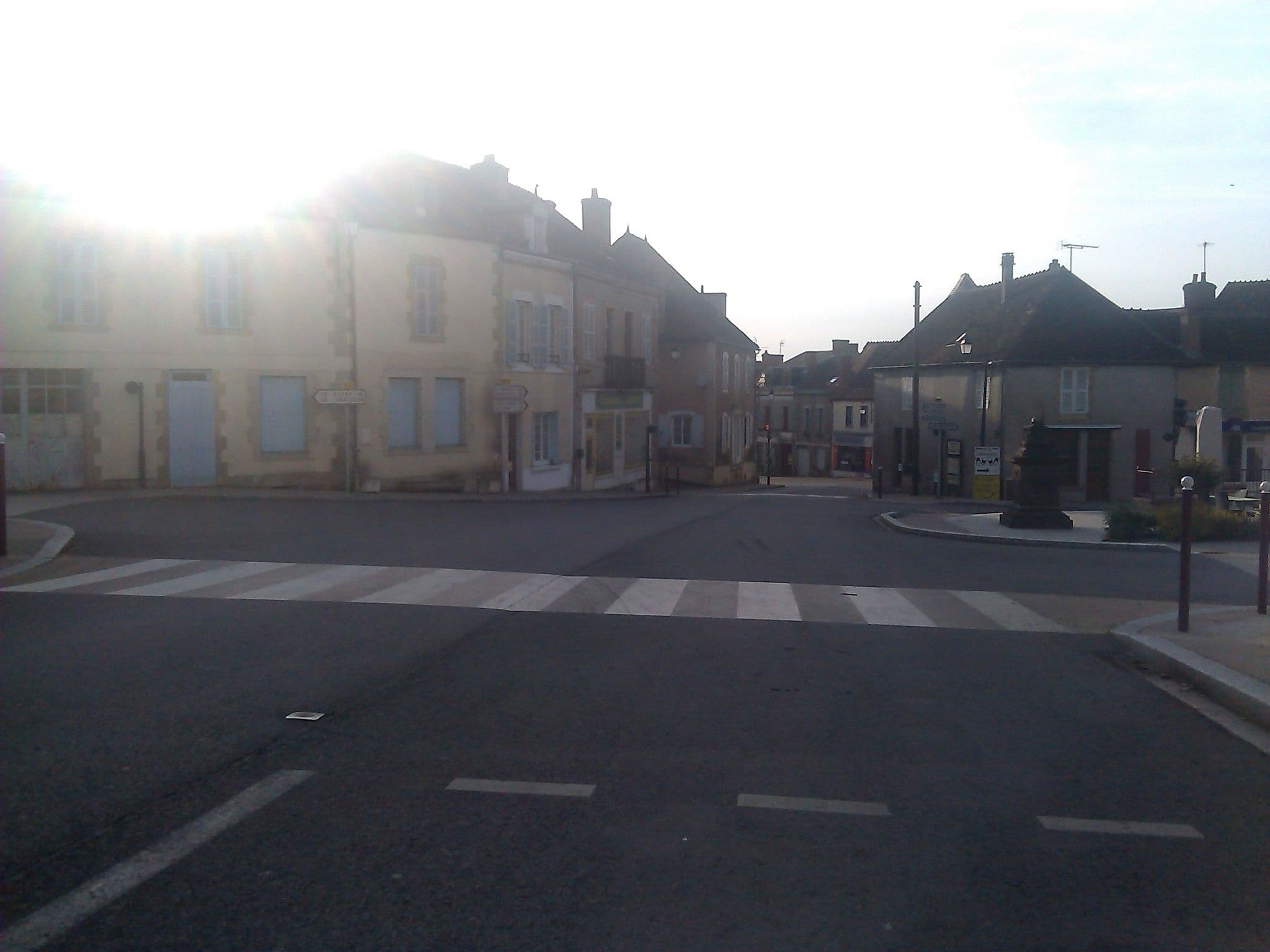 Street view near Hôtel Chez Chaumat, Cérilly — © changchun1 (CC BY-SA · Mapillary)