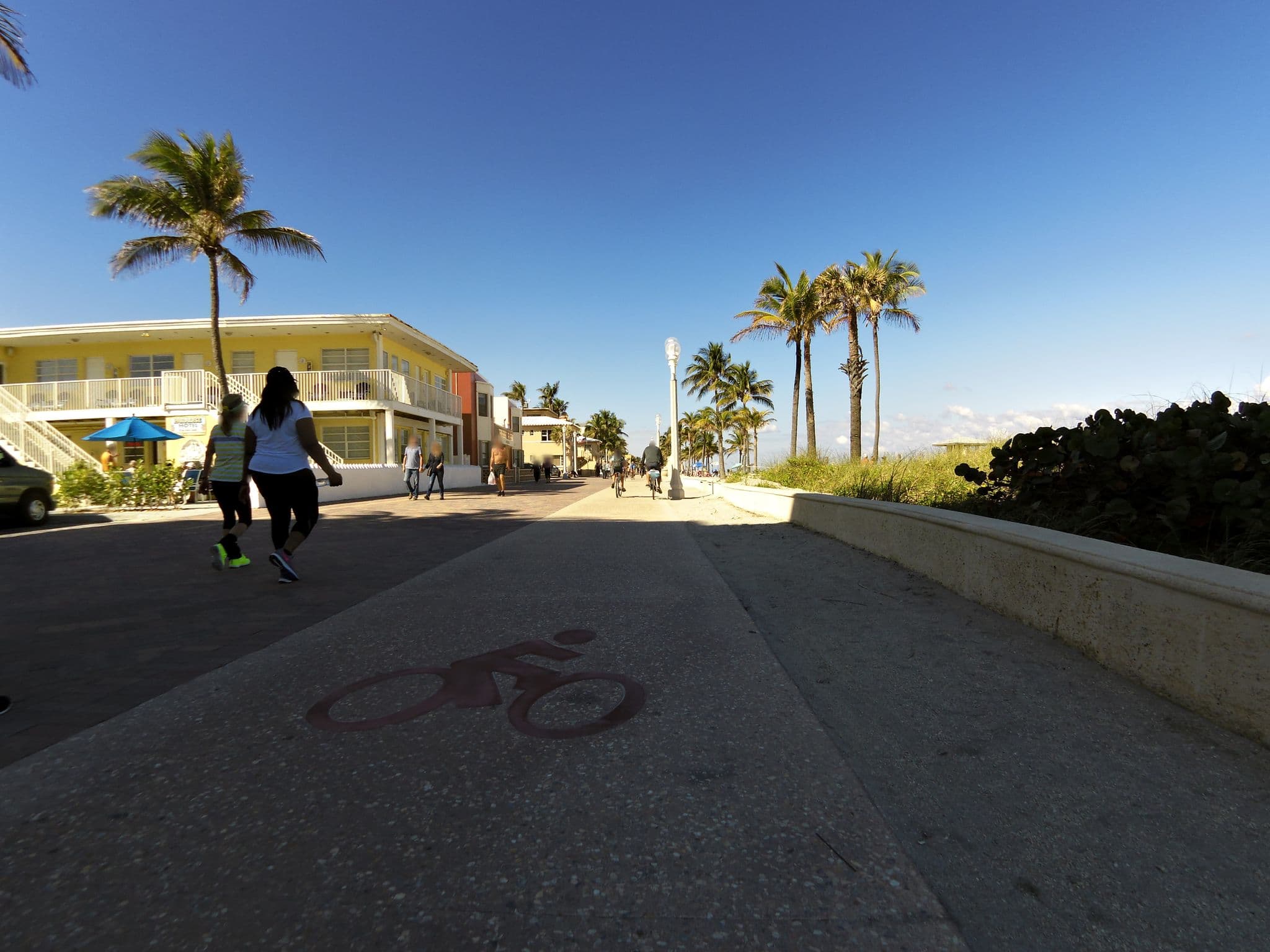 Street view near Hobe Paradise, Dania Beach — © jlevente (CC BY-SA · Mapillary)
