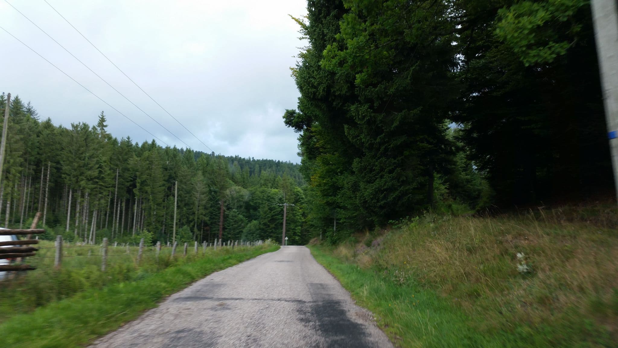Street view near La Ferme aux Moineaux, Vecoux — © it_s_so_funny (CC BY-SA · Mapillary)