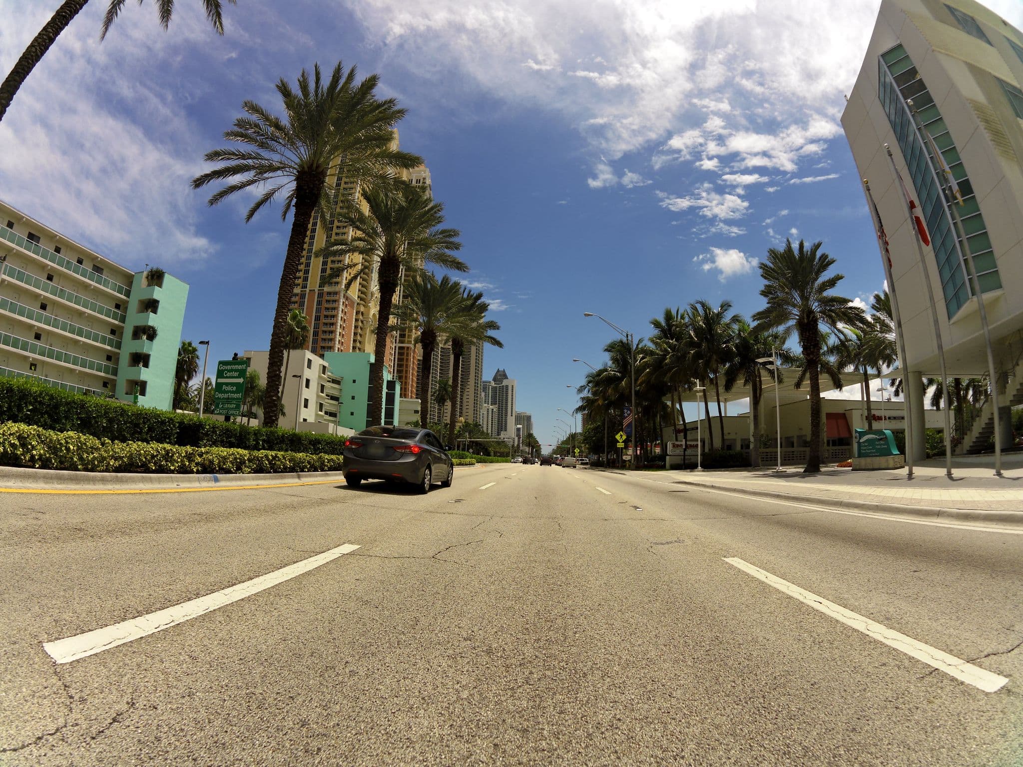 Street view near room 2017, Sunny Isles Beach — © jlevente (CC BY-SA · Mapillary)