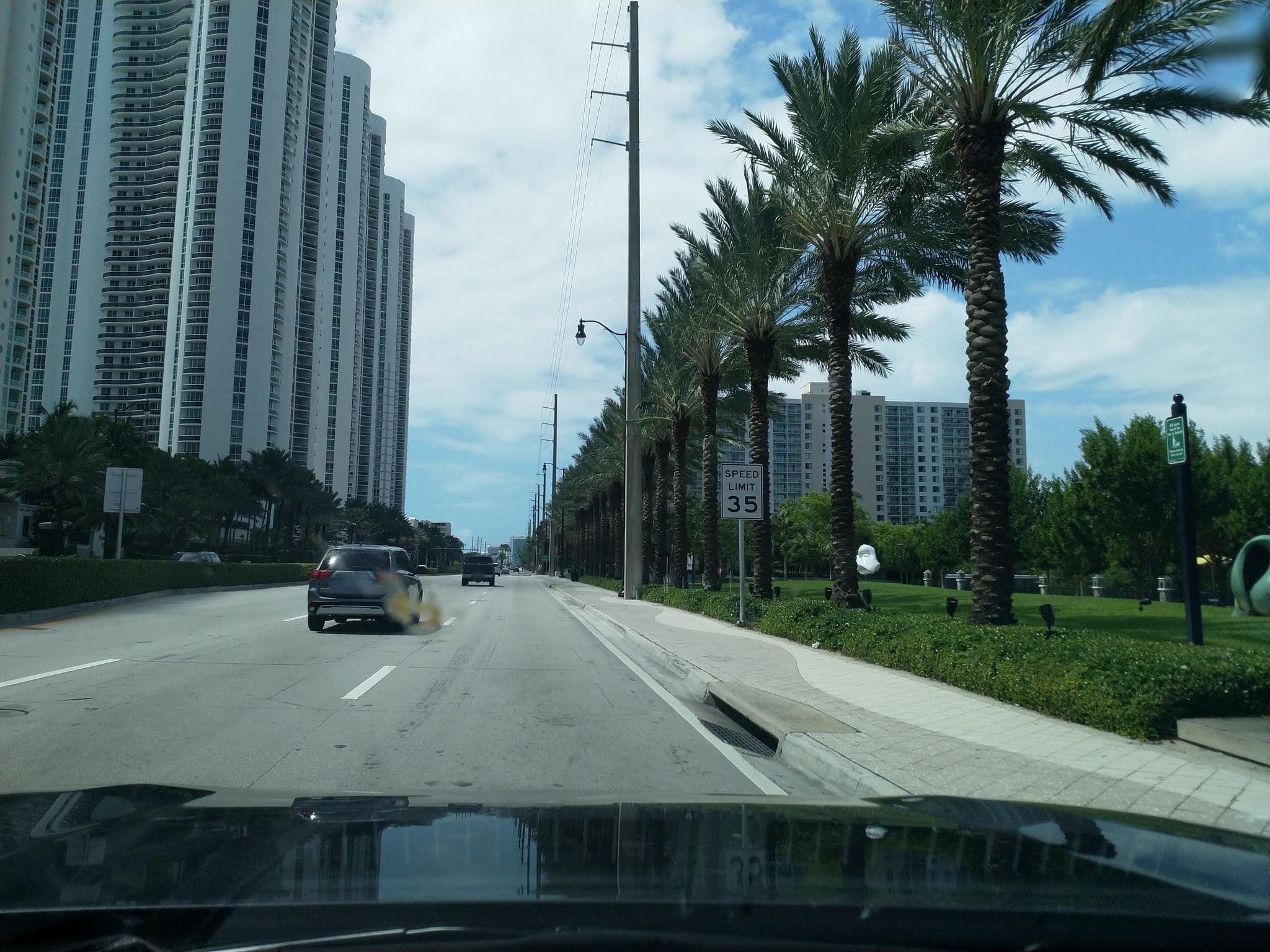 Street view near Hotel SUN, Sunny Beach, Sunny Isles Beach — © laye (CC BY-SA · Mapillary)