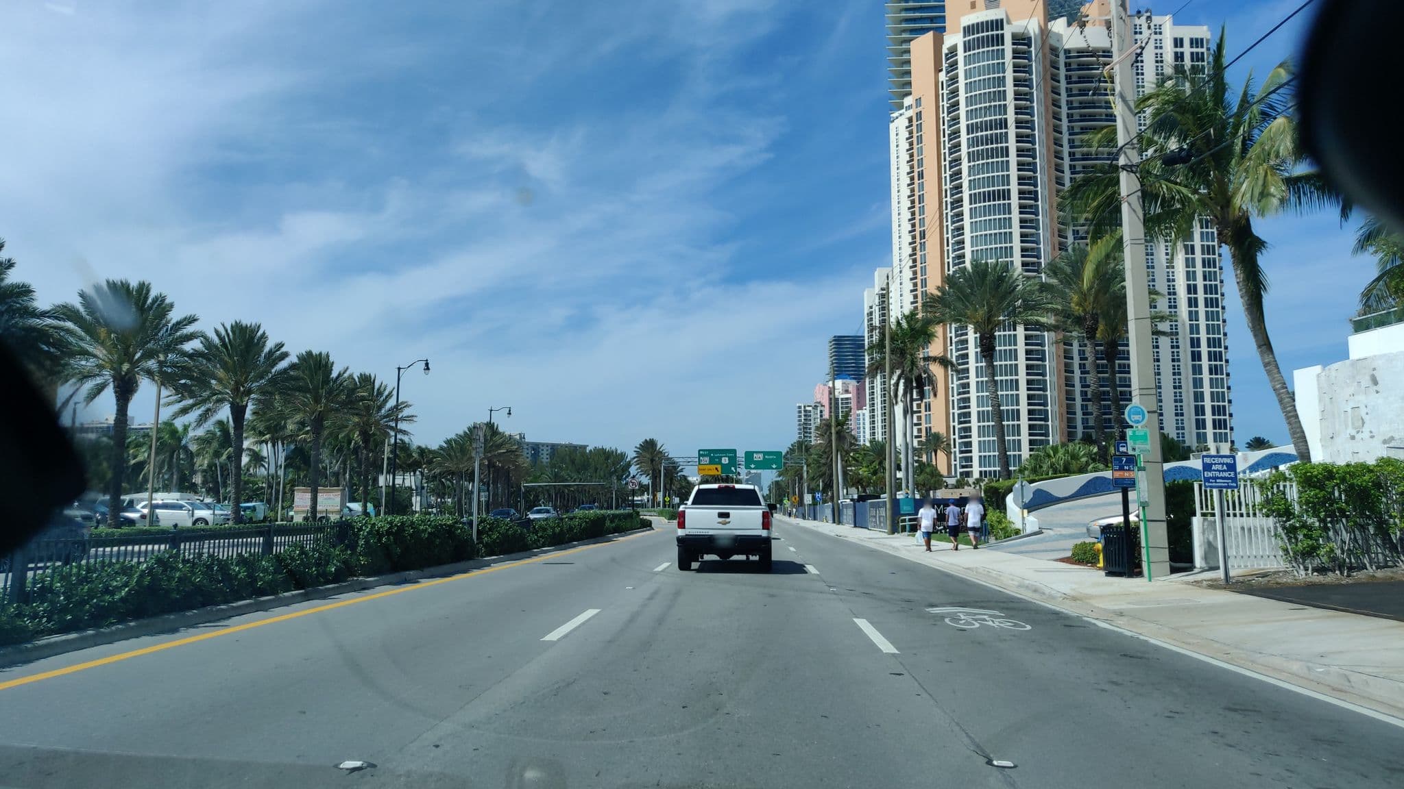 Street view near M Resort, Sunny Isles Beach — © jlevente (CC BY-SA · Mapillary)