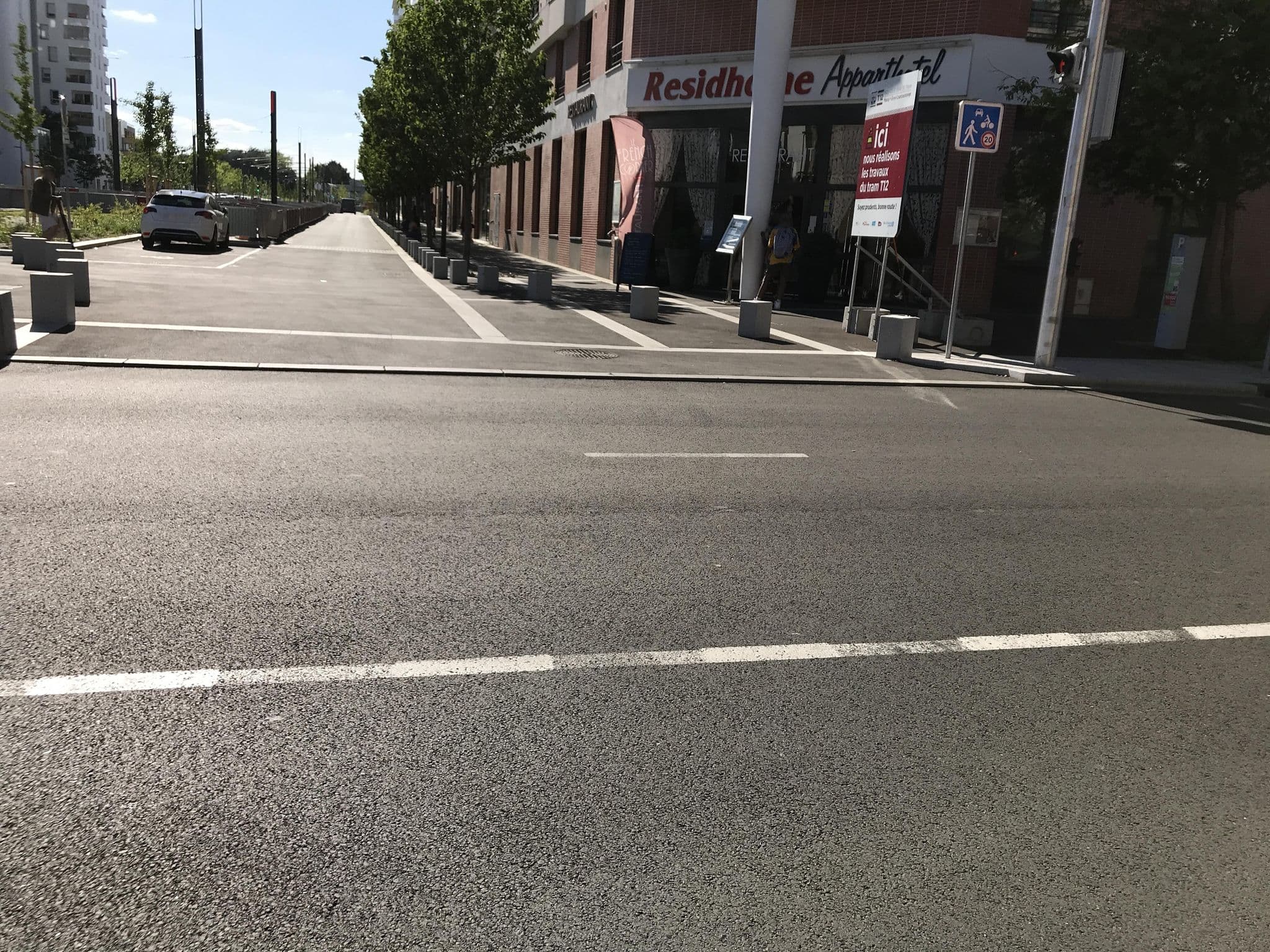 Street view near Residhome Apparthotel, Évry — © josmougn (CC BY-SA · Mapillary)