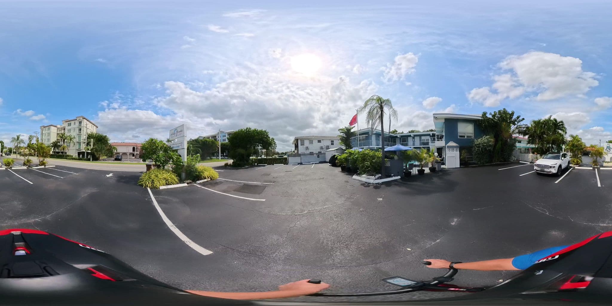 Street view near Ocean Villas, Hillsboro Beach — © SurveyingCyclist (CC BY-SA · Mapillary)