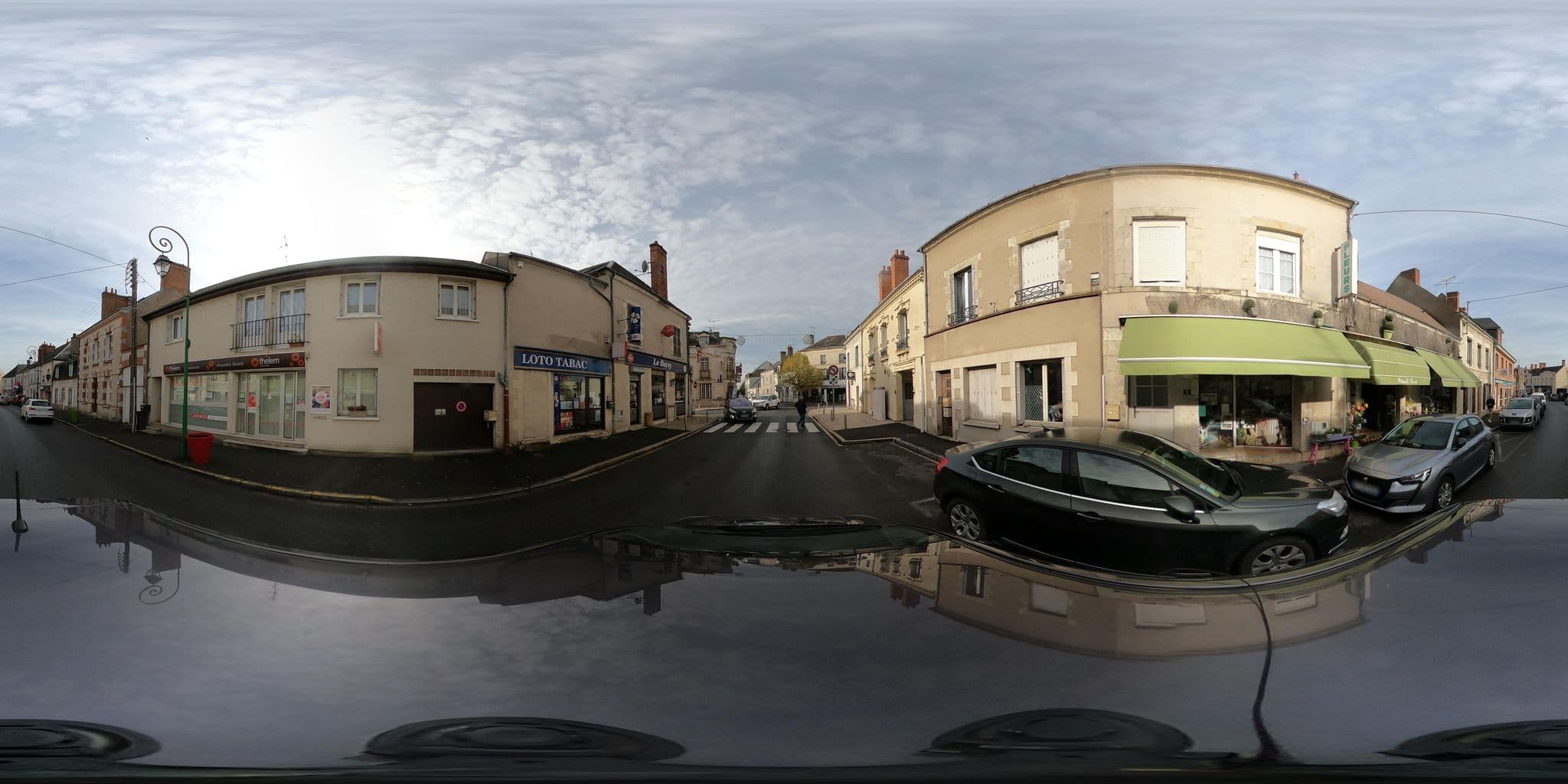 Street view near Le Cheval Blanc, Jargeau — © u4y0u (CC BY-SA · Mapillary)