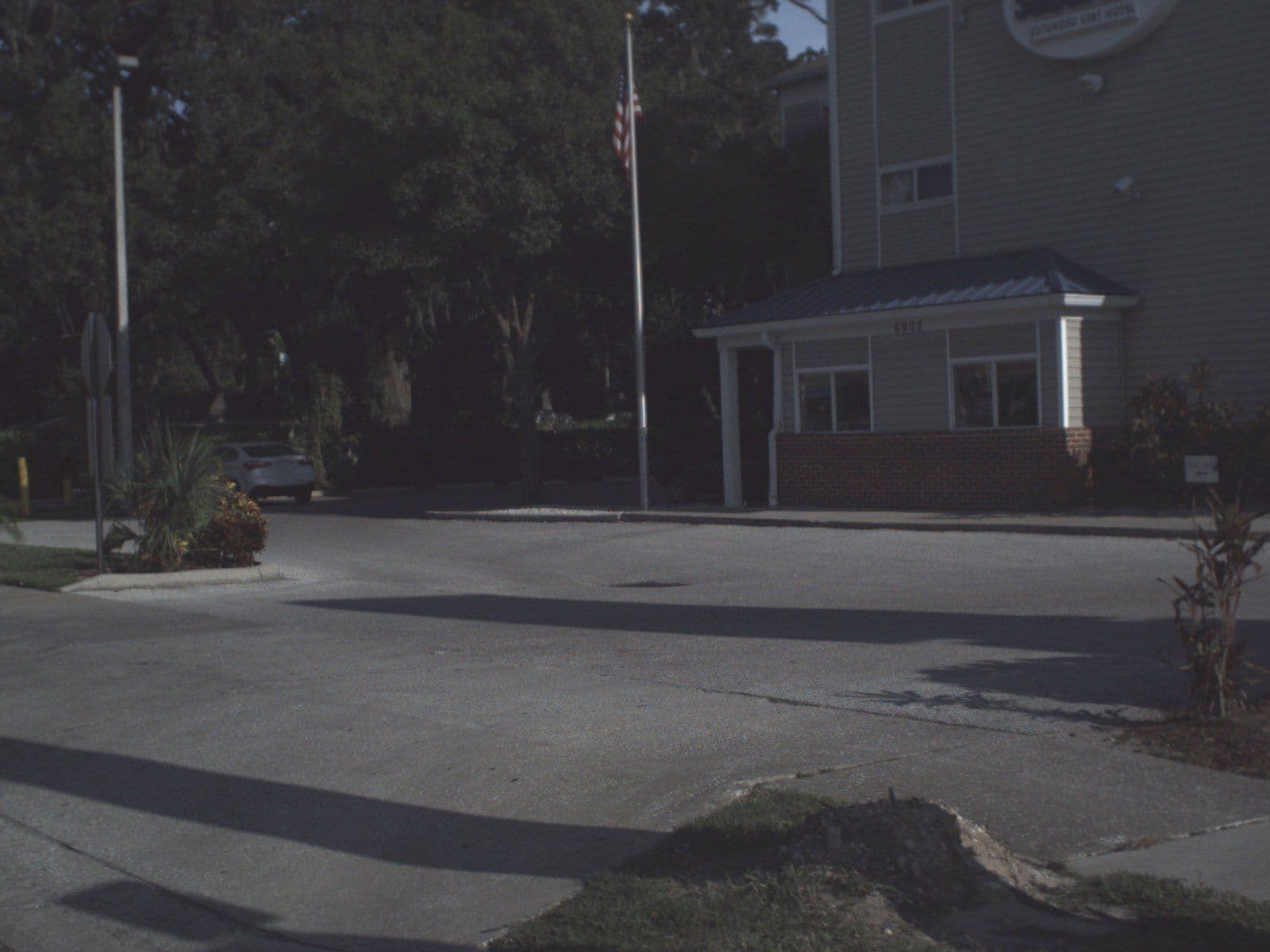 Street view near Choice Hotels, Town 'n' Country — © fdot_vl (CC BY-SA · Mapillary)
