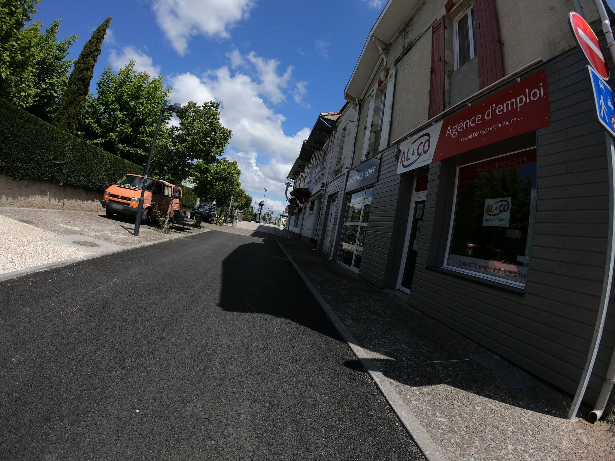 Street view near Hôtel Restaurant Le Terminus, Biganos — © gitouche (CC BY-SA · Mapillary)