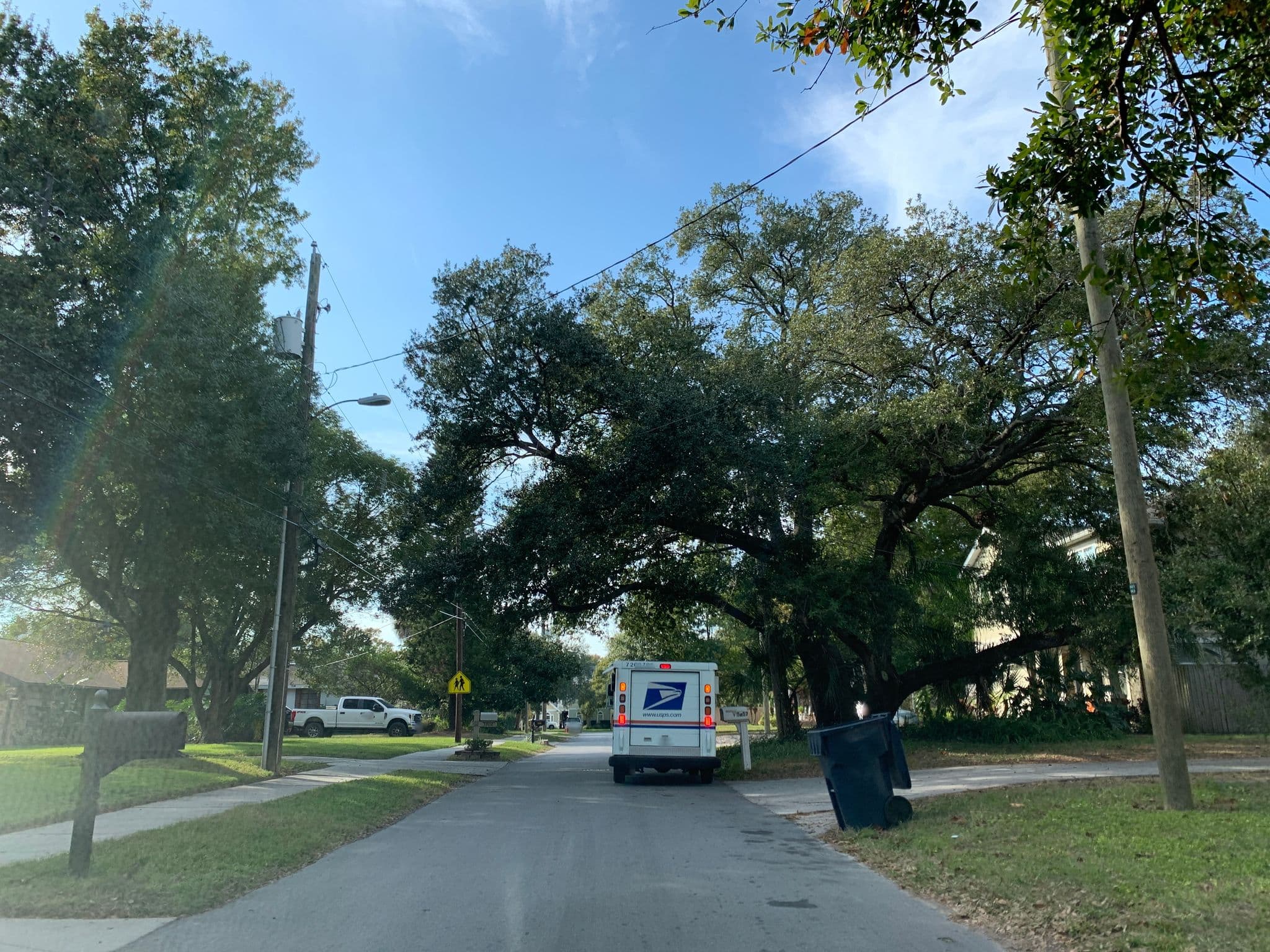 Street view near Chateau le Fordé, Tampa — © mindplayer (CC BY-SA · Mapillary)