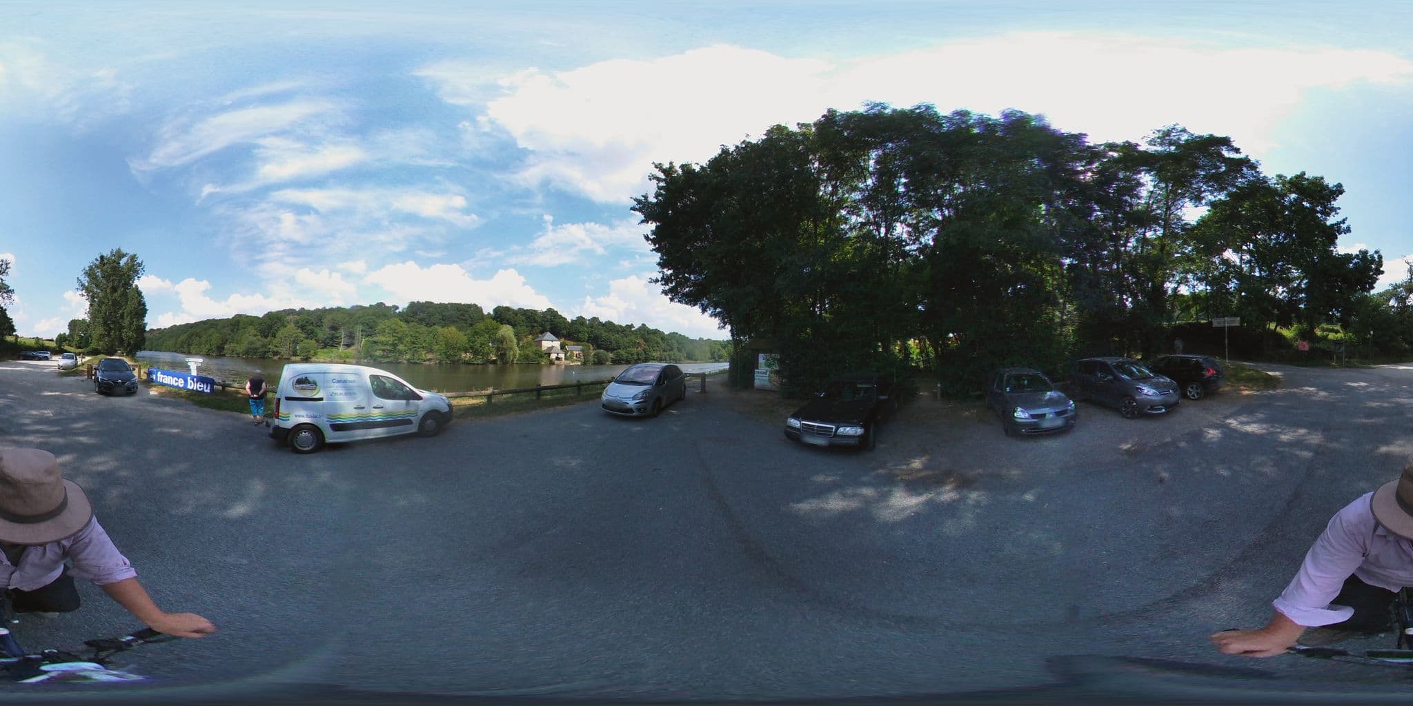 Street view near Aire de bivouac, Entrammes — © geovelo (CC BY-SA · Mapillary)