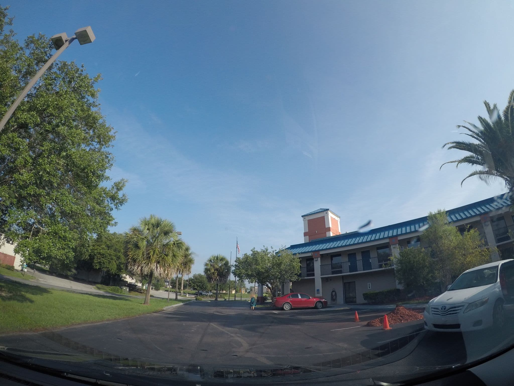 Street view near Days Inn, Chiefland — © gerald82 (CC BY-SA · Mapillary)