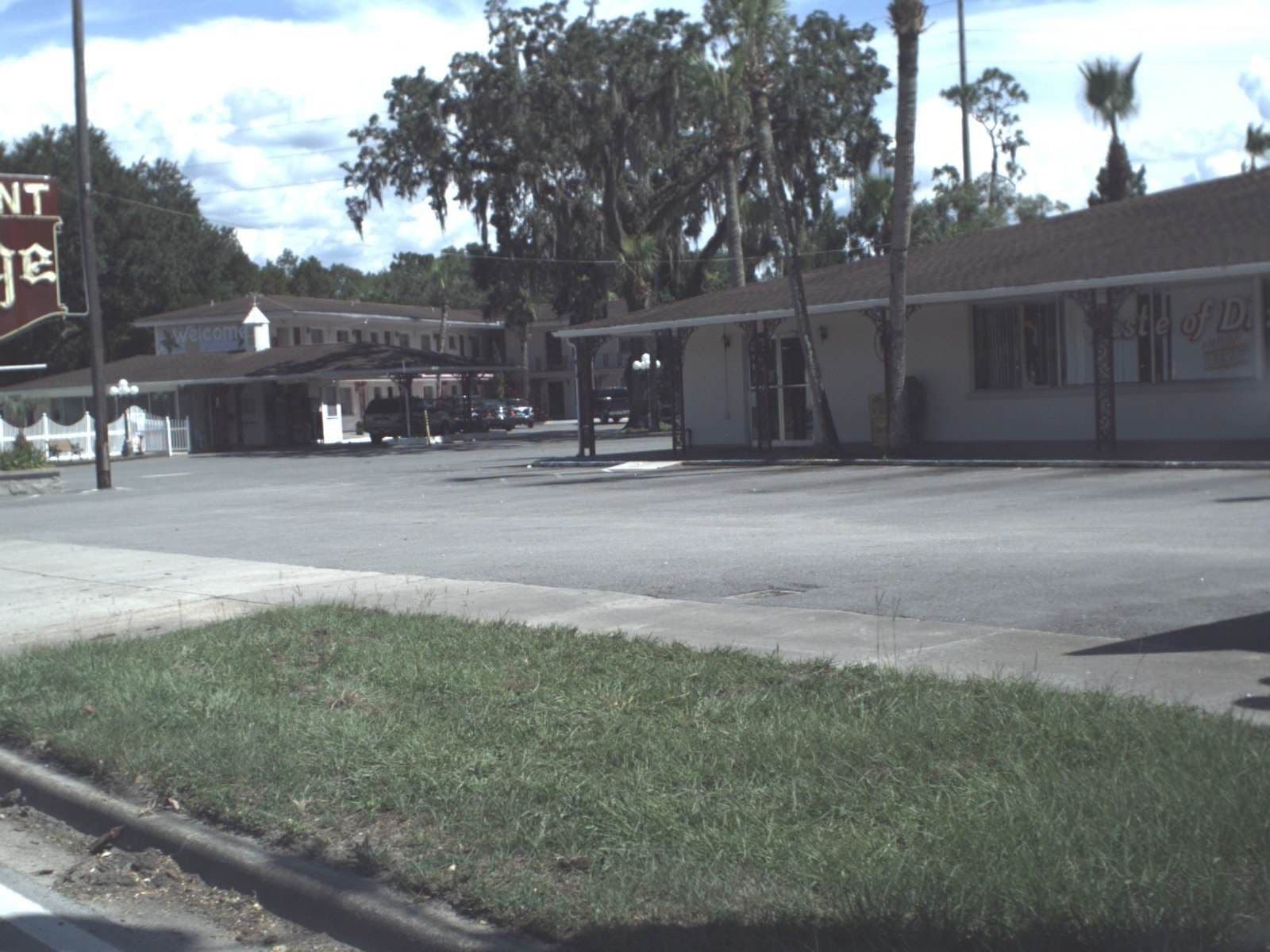 Street view near Carriage Inn Motel, Cross City — © fdot_vl (CC BY-SA · Mapillary)