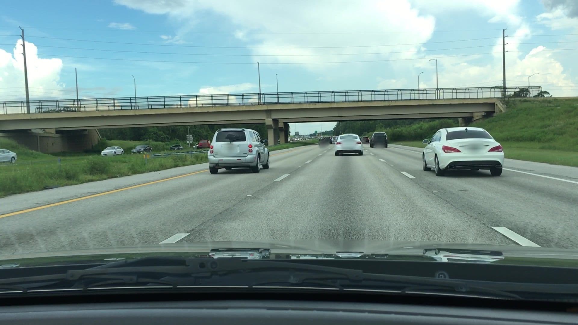 Street view near Orlando Vista Hotel, Loughman — © lvl5 (CC BY-SA · Mapillary)