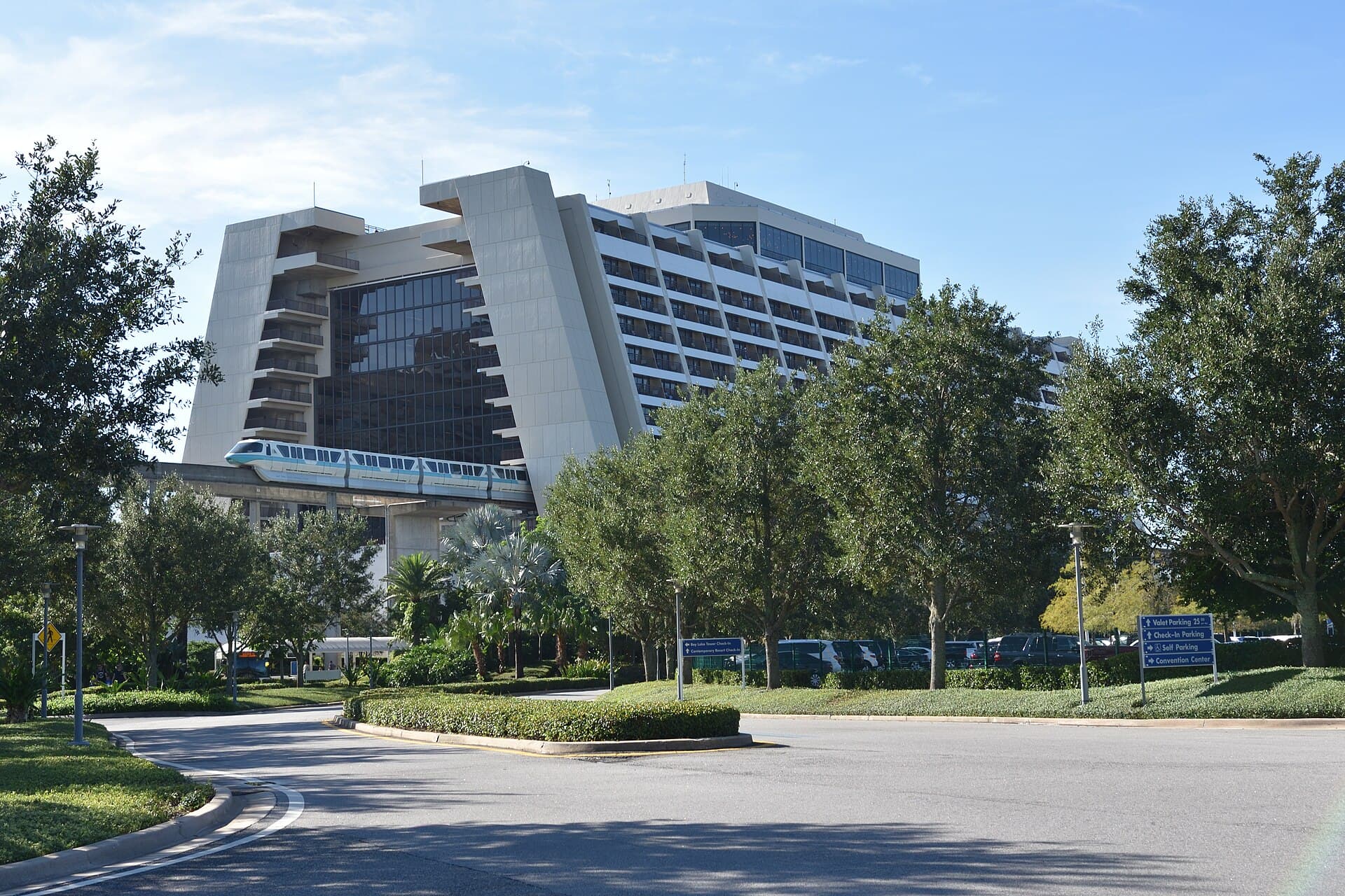 Disney's Contemporary Resort Valet Parking (via Wikimedia Commons, CC BY-SA 4.0)