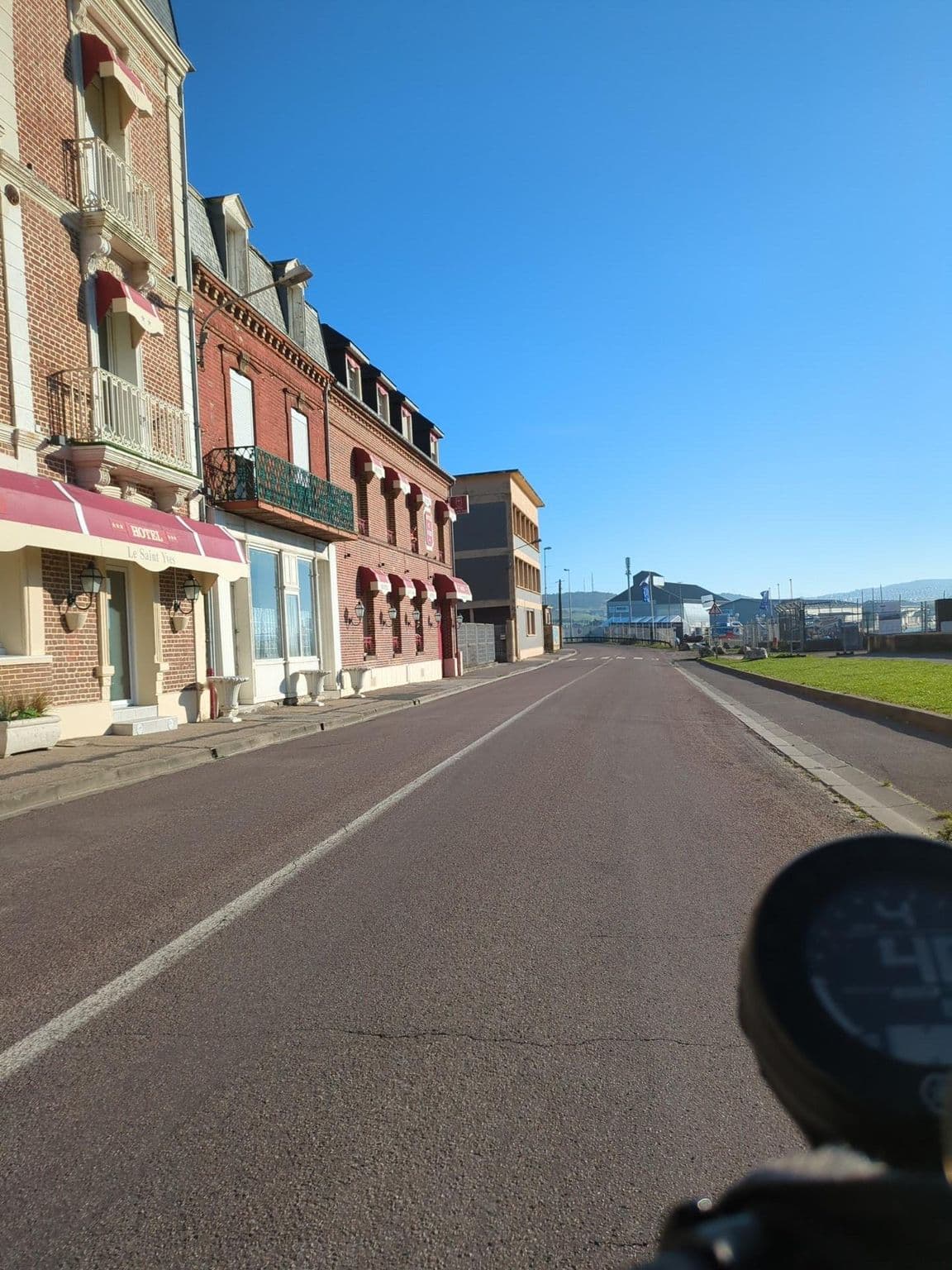 Street view near Le Saint-Yves, Le Tréport — © didier2020 (CC BY-SA · Mapillary)