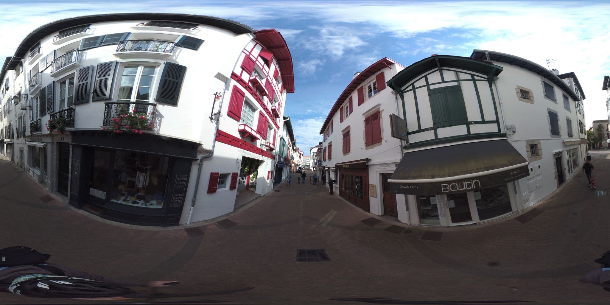 Street view near Hôtel La Devinière, Saint-Jean-de-Luz — © geovelo (CC BY-SA · Mapillary)