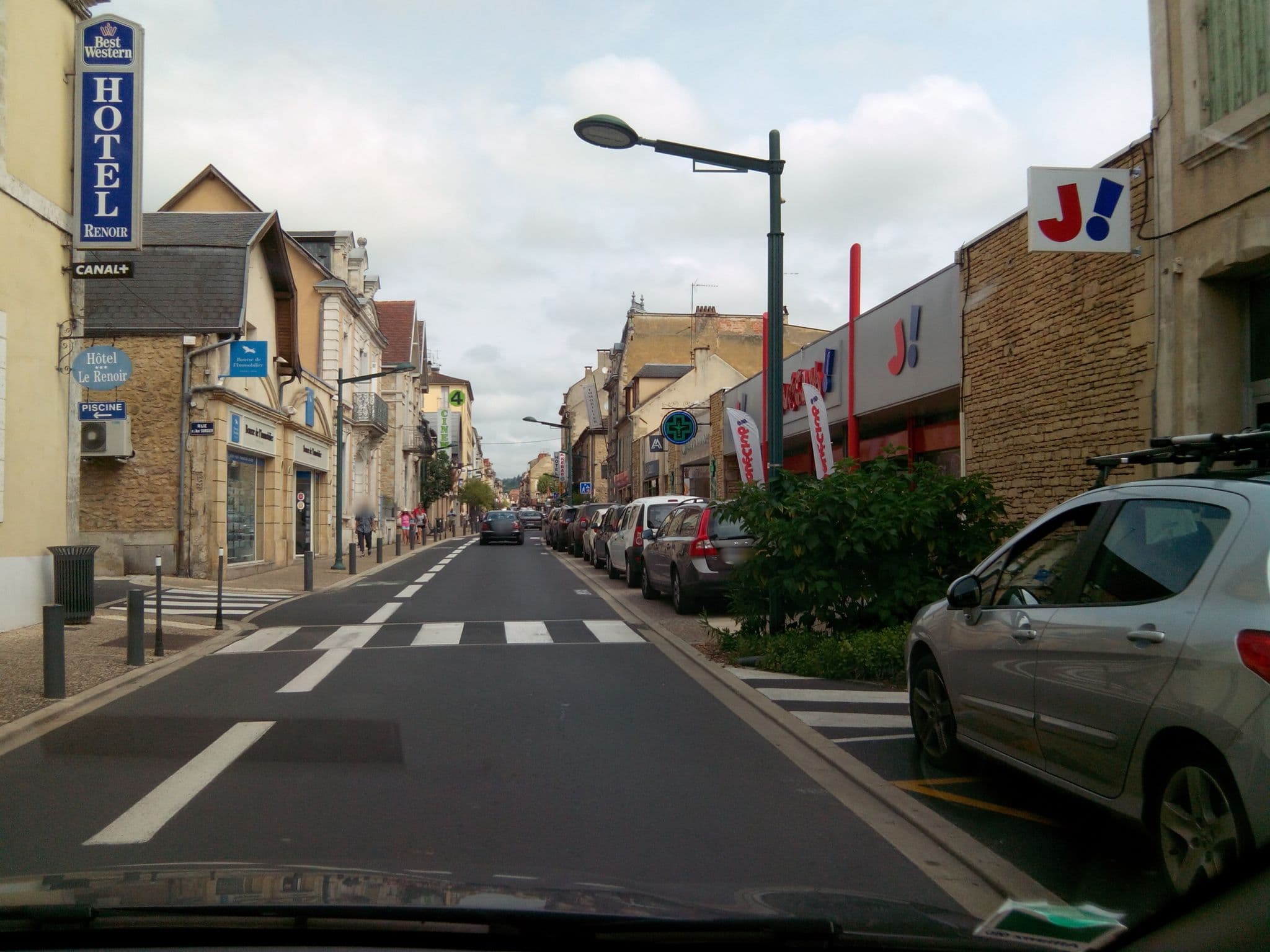 Street view near Hôtel Le Renoir, Sarlat-la-Canéda — © alainproviste (CC BY-SA · Mapillary)