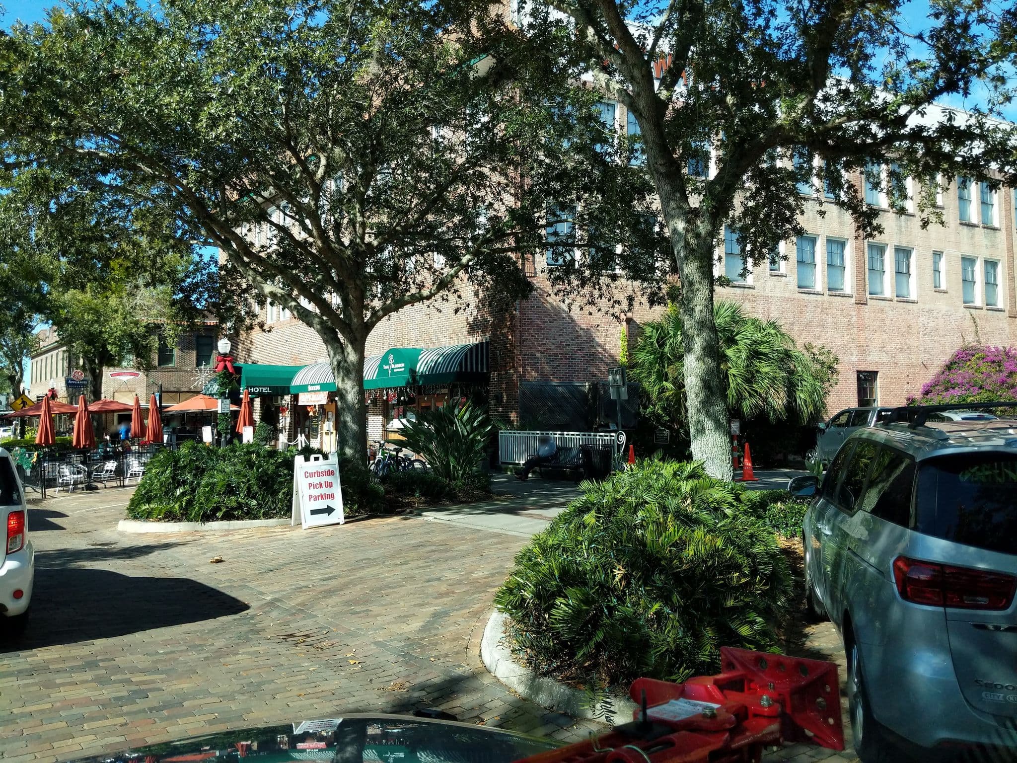 Street view near Edgewater Hotel, Winter Garden — © jasonwi (CC BY-SA · Mapillary)