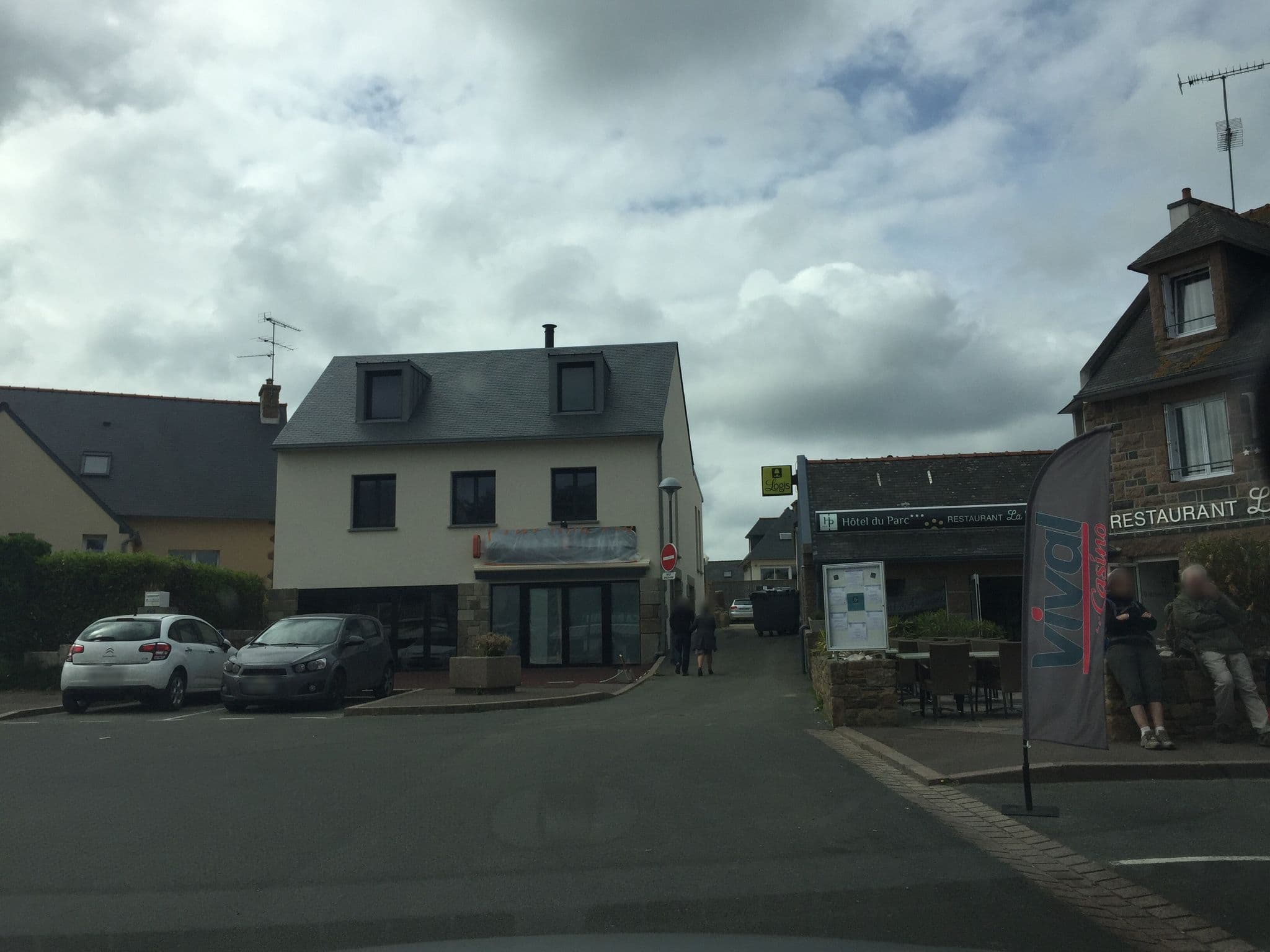 Street view near Hôtel du Parc, Trégastel — © pgiraud (CC BY-SA · Mapillary)