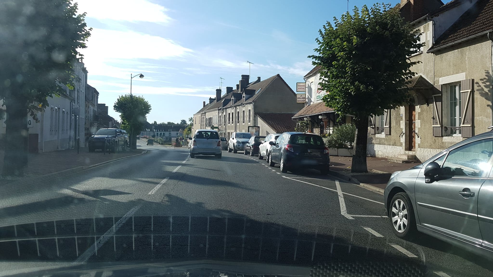 Street view near Hôtel Le Cerf, Briare — © jerome_pietri (CC BY-SA · Mapillary)