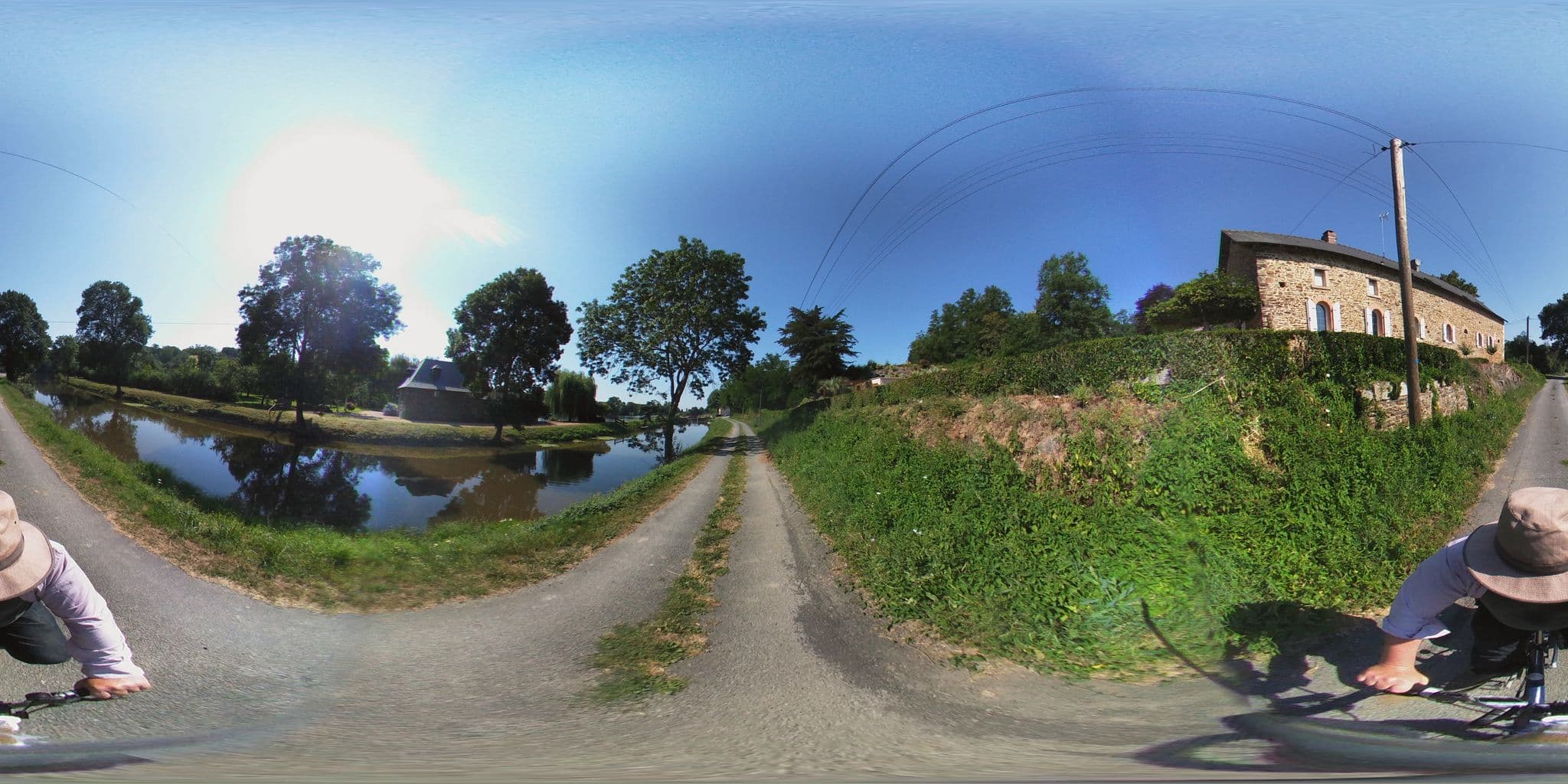 Street view near Mara Rivière, Champigné — © geovelo (CC BY-SA · Mapillary)