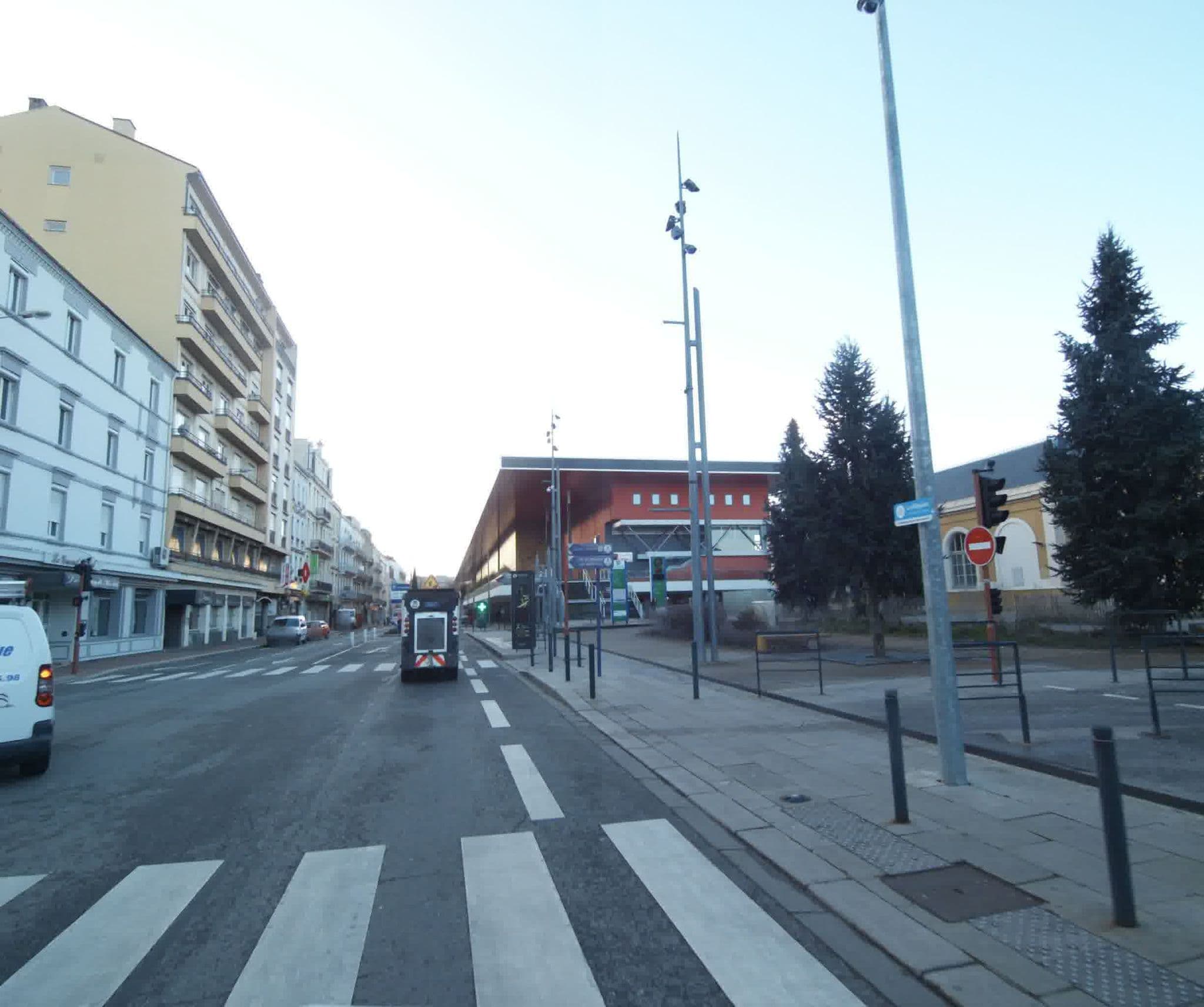 Street view near Brit Hotel Roanne - Le Grand Hôtel, Roanne — © sogefi (CC BY-SA · Mapillary)