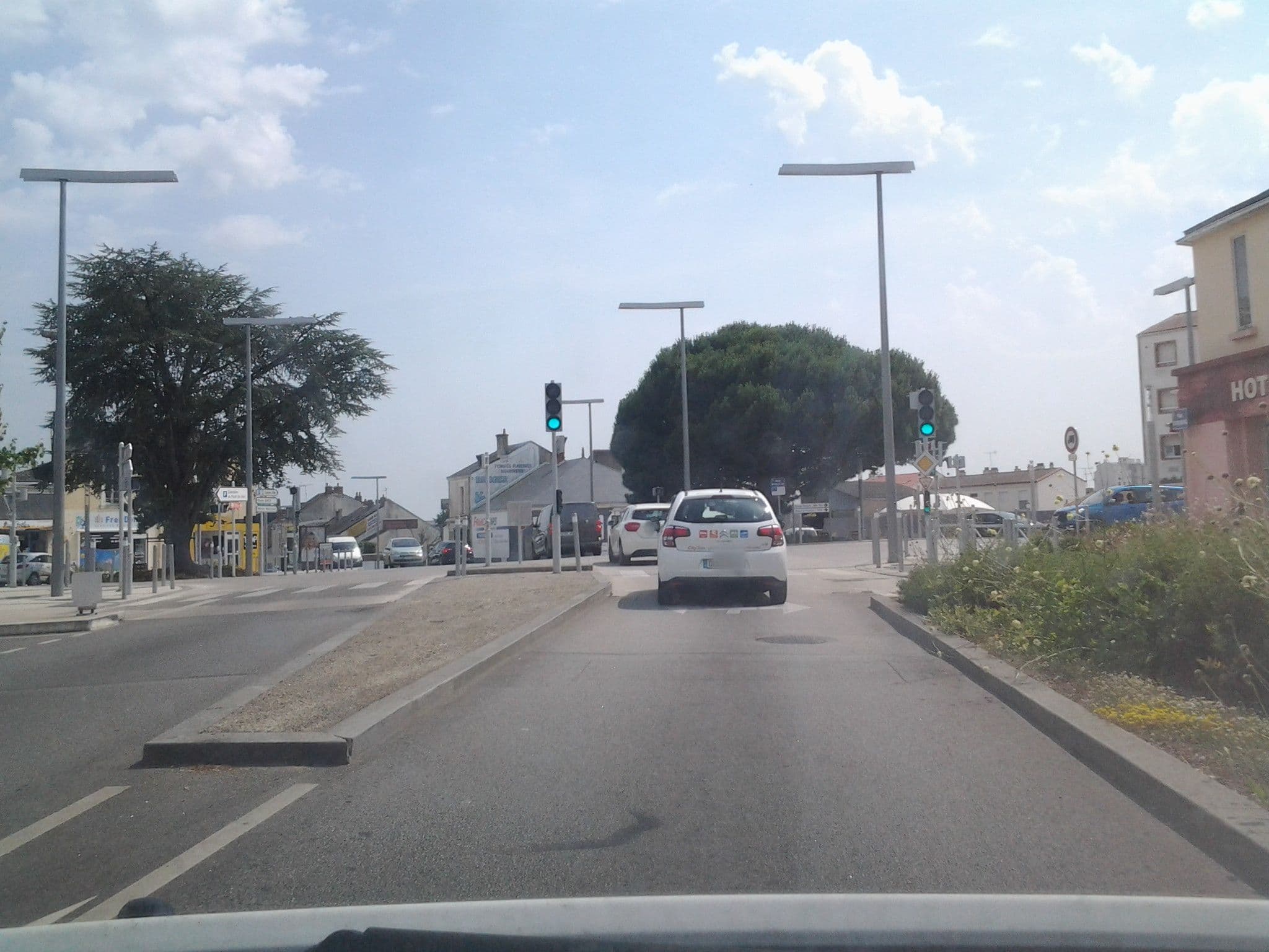 Street view near Le Point du Jour, La Roche-sur-Yon — © aile85 (CC BY-SA · Mapillary)