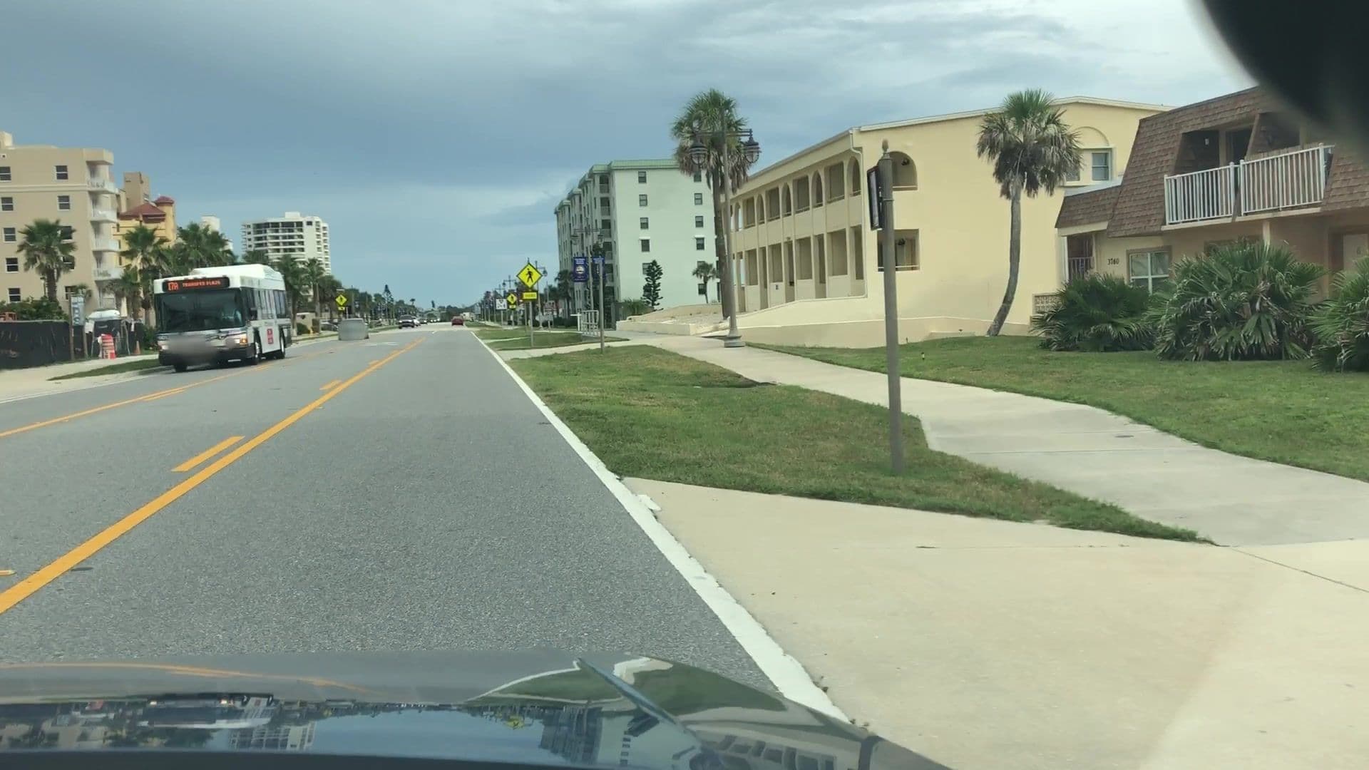 Street view near Salida Del Sol, Port Orange — © lvl5 (CC BY-SA · Mapillary)