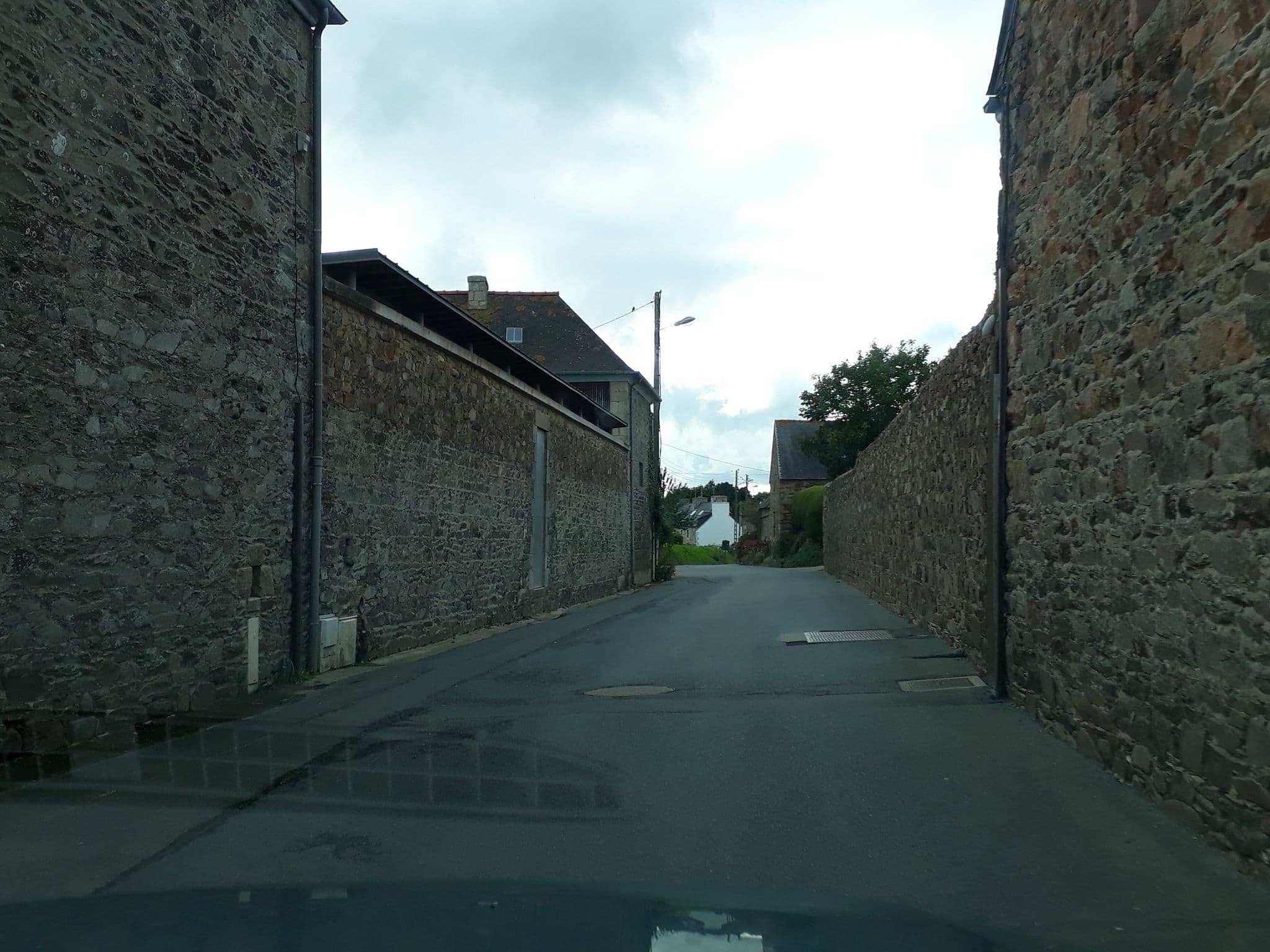 Street view near La Longère de Kerninon, Ploubazlanec — © df45 (CC BY-SA · Mapillary)