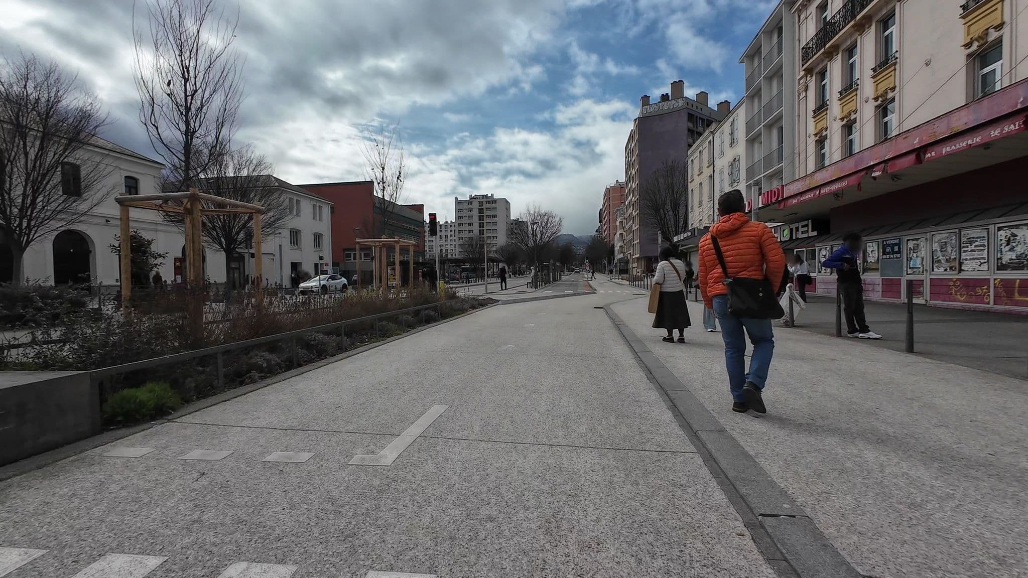 Street view near Hôtel du Midi, Clermont-Ferrand — © user-3965077544 (CC BY-SA · Mapillary)