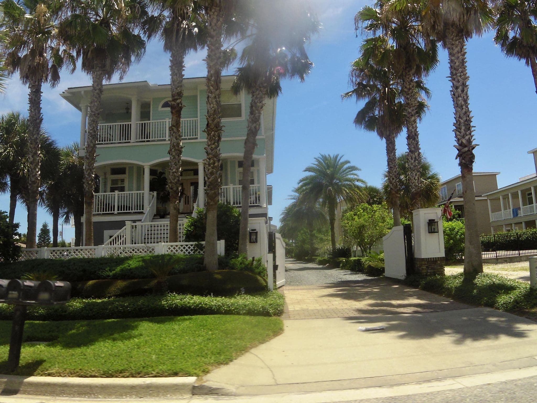 Street view near Ocean Harbor Condominium, Villano Beach — © allen (CC BY-SA · Mapillary)