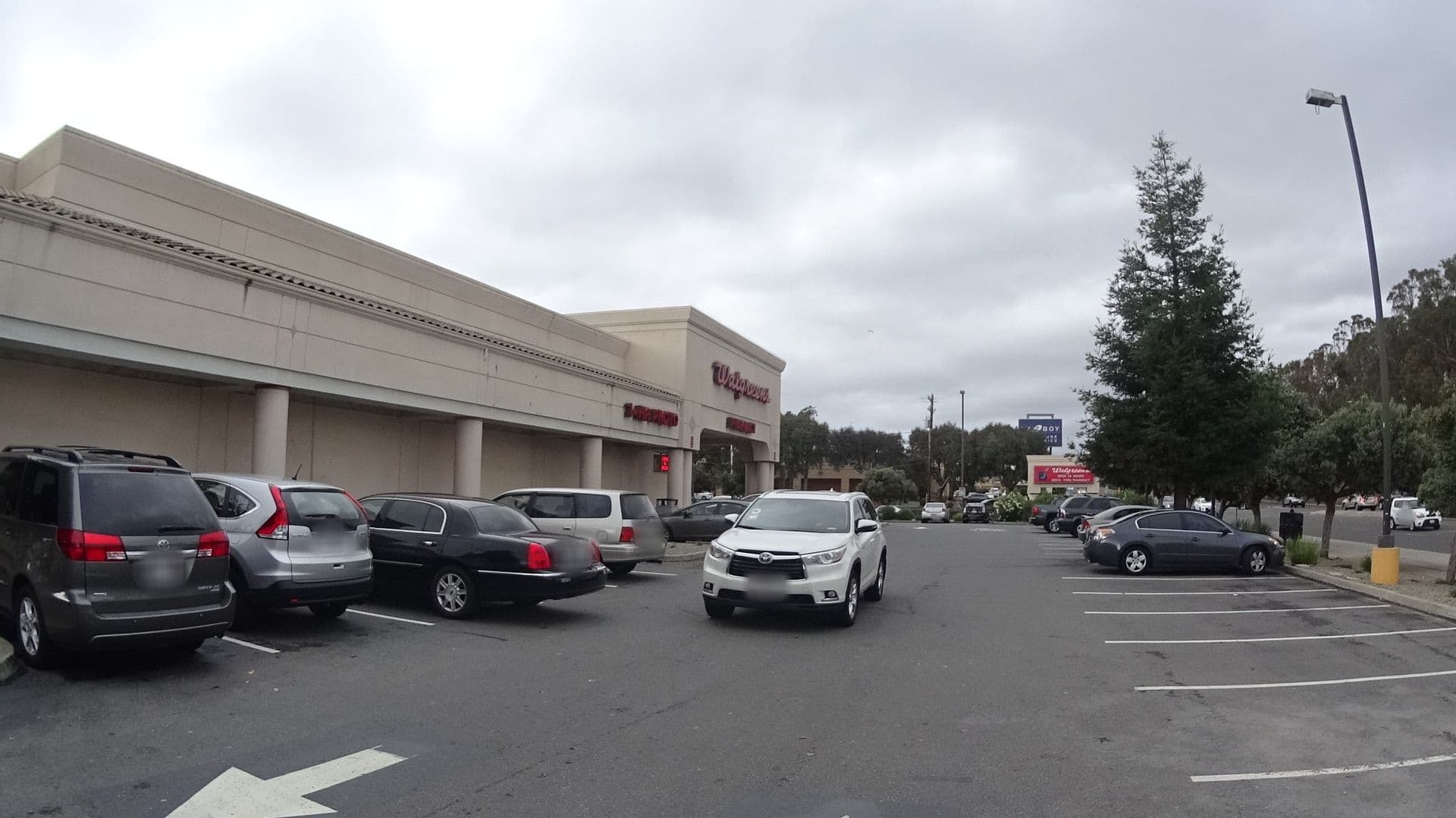 Street view near Super 8 Motel West International Airport San Francisco, South San Francisco — © bhousel (CC BY-SA · Mapillary)